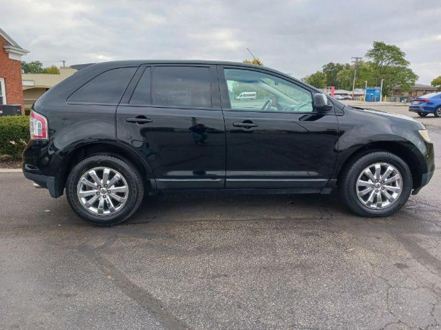 2007 Black Ford Edge SEL Plus FWD (2FMDK39C67B) with an 3.5L V6 DOHC 24V engine, 6-Speed Automatic transmission, located at 4508 South Dixie Dr, Moraine, OH, 45439, (937) 908-9800, 39.689976, -84.218452 - Photo#4