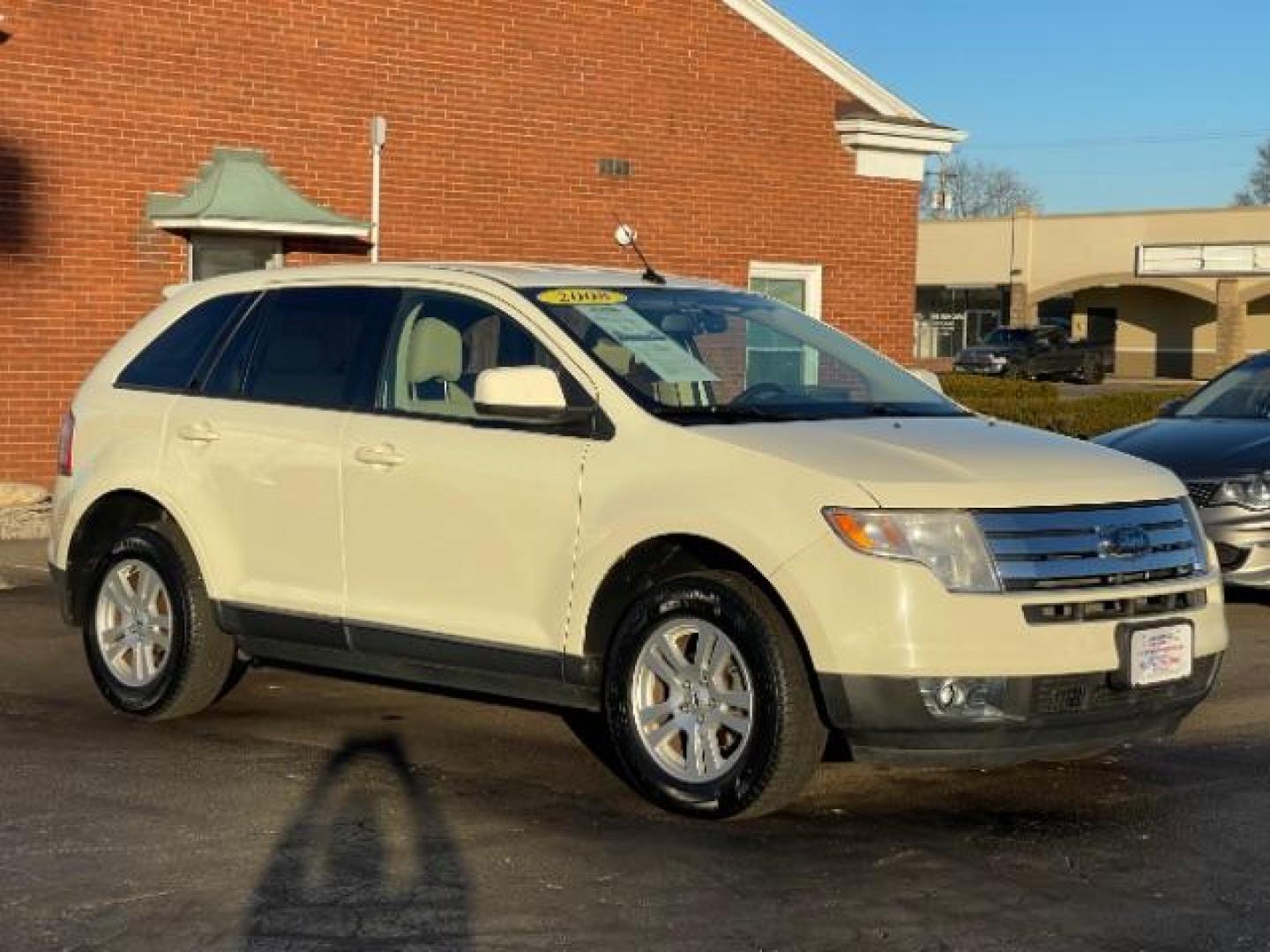 2008 White Sand Tri Coat Metallic Ford Edge SEL FWD (2FMDK38C98B) with an 3.5L V6 DOHC 24V engine, 6-Speed Automatic transmission, located at 1230 East Main St, Xenia, OH, 45385, (937) 908-9800, 39.688026, -83.910172 - Photo#0