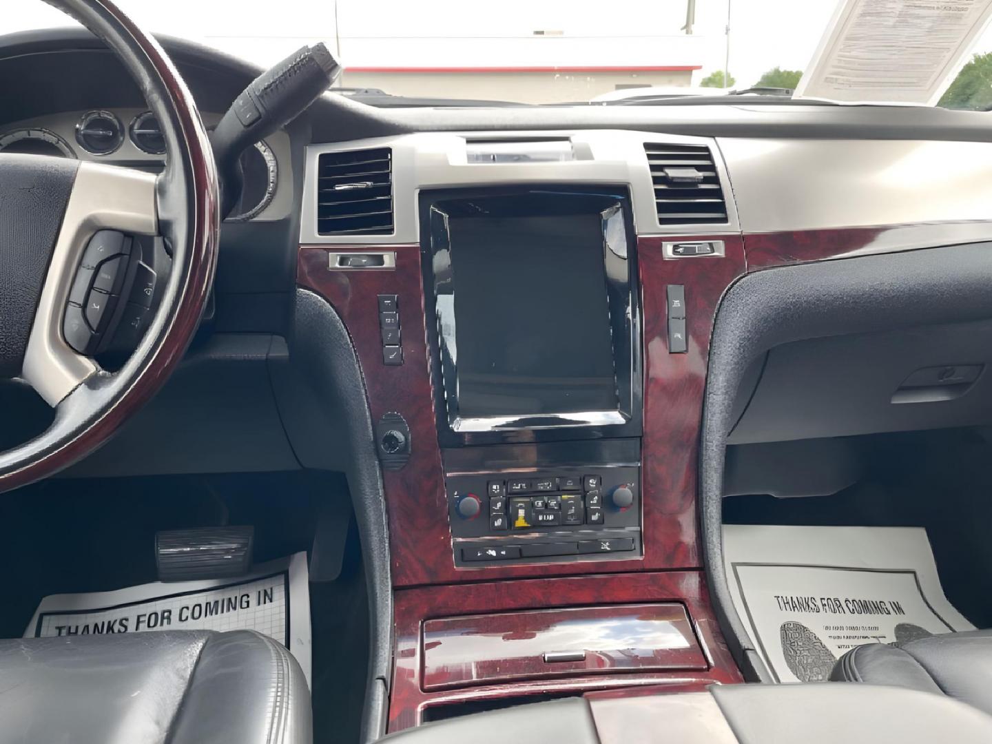 2009 White Diamond Cadillac Escalade AWD (1GYFK23239R) with an 6.2L V8 OHV 16V FFV engine, 6-Speed Automatic transmission, located at 1184 Kauffman Ave, Fairborn, OH, 45324, (937) 908-9800, 39.807072, -84.030914 - Third Row - Photo#9