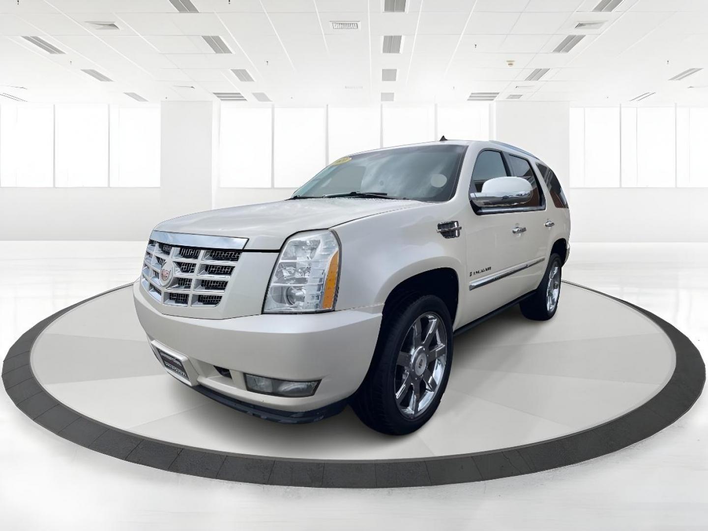 2009 White Diamond Cadillac Escalade AWD (1GYFK23239R) with an 6.2L V8 OHV 16V FFV engine, 6-Speed Automatic transmission, located at 1184 Kauffman Ave, Fairborn, OH, 45324, (937) 908-9800, 39.807072, -84.030914 - Third Row - Photo#5