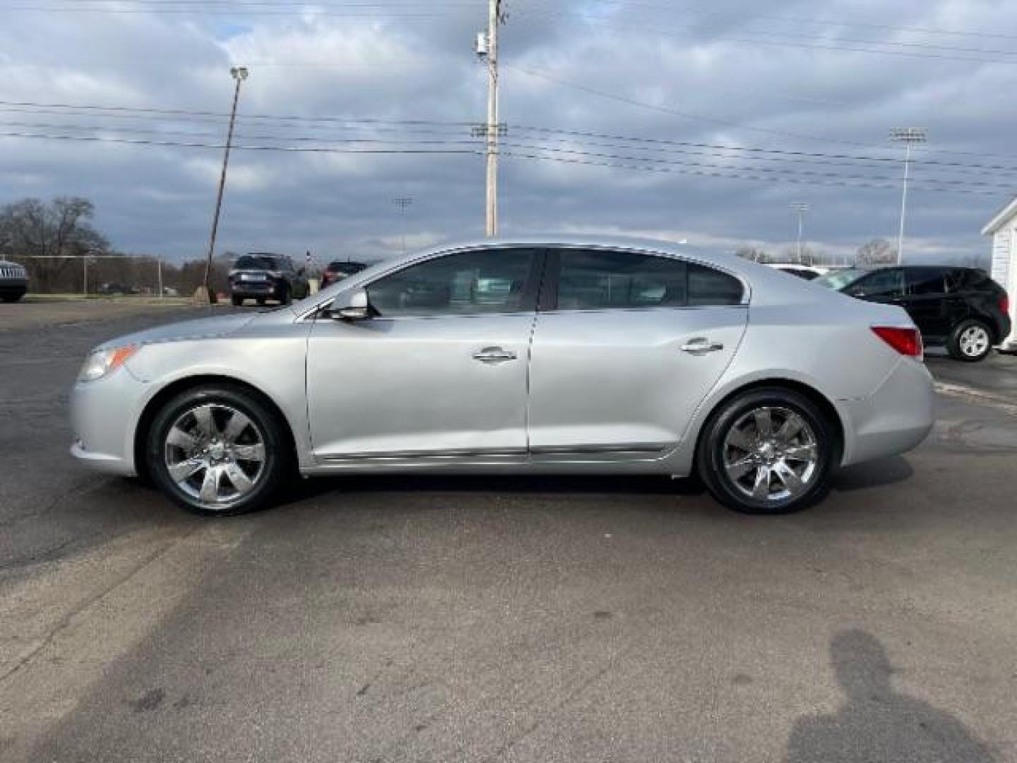 2010 Quicksilver Metallic Buick LaCrosse CXL FWD (1G4GC5EG9AF) with an 3.0L V6 DOHC 24V engine, 6-Speed Automatic transmission, located at 4508 South Dixie Dr, Moraine, OH, 45439, (937) 908-9800, 39.689976, -84.218452 - Photo#4