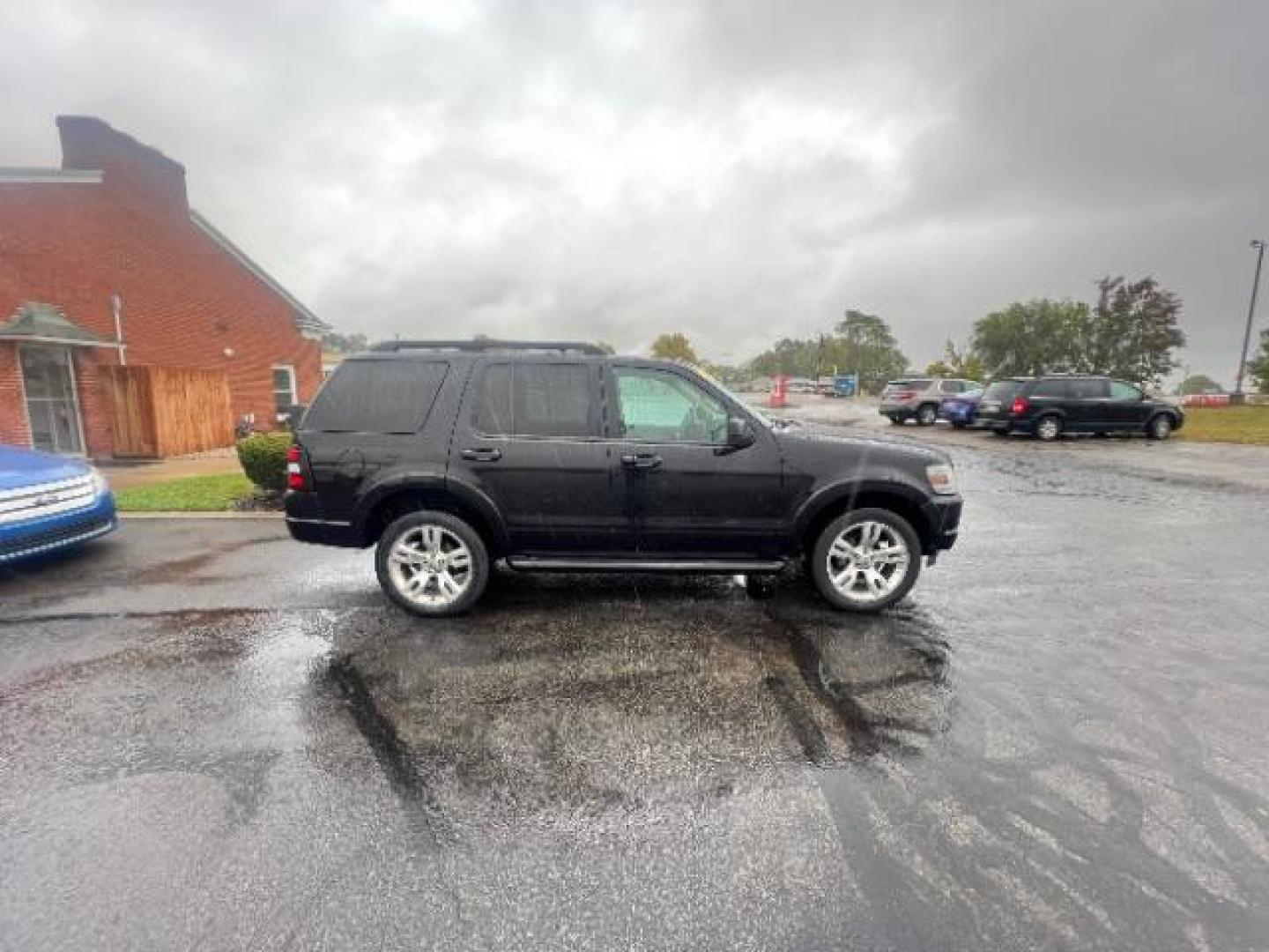 2010 Black Ford Explorer XLT 4.0L AWD (1FMEU8DE8AU) with an 4.0L V6 SOHC 16V engine, 5-Speed Automatic transmission, located at 401 Woodman Dr, Riverside, OH, 45431, (937) 908-9800, 39.760899, -84.123421 - Photo#5