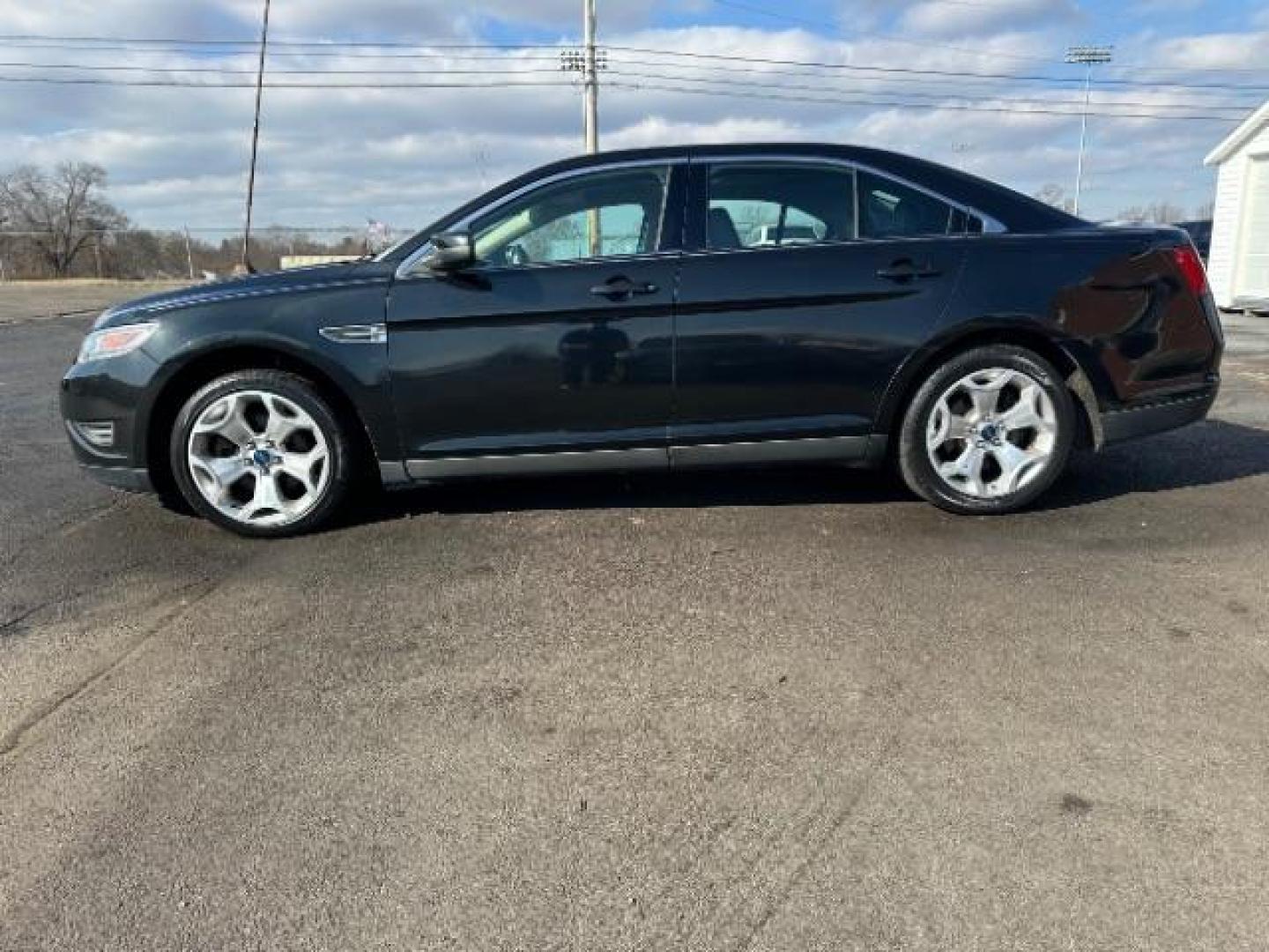 2010 Tuxedo Black Metallic Ford Taurus SEL FWD (1FAHP2EW5AG) with an 3.5L V6 DOHC 24V engine, 6-Speed Automatic transmission, located at 1099 N County Rd 25A, Troy, OH, 45373, (937) 908-9800, 40.057079, -84.212883 - Photo#3