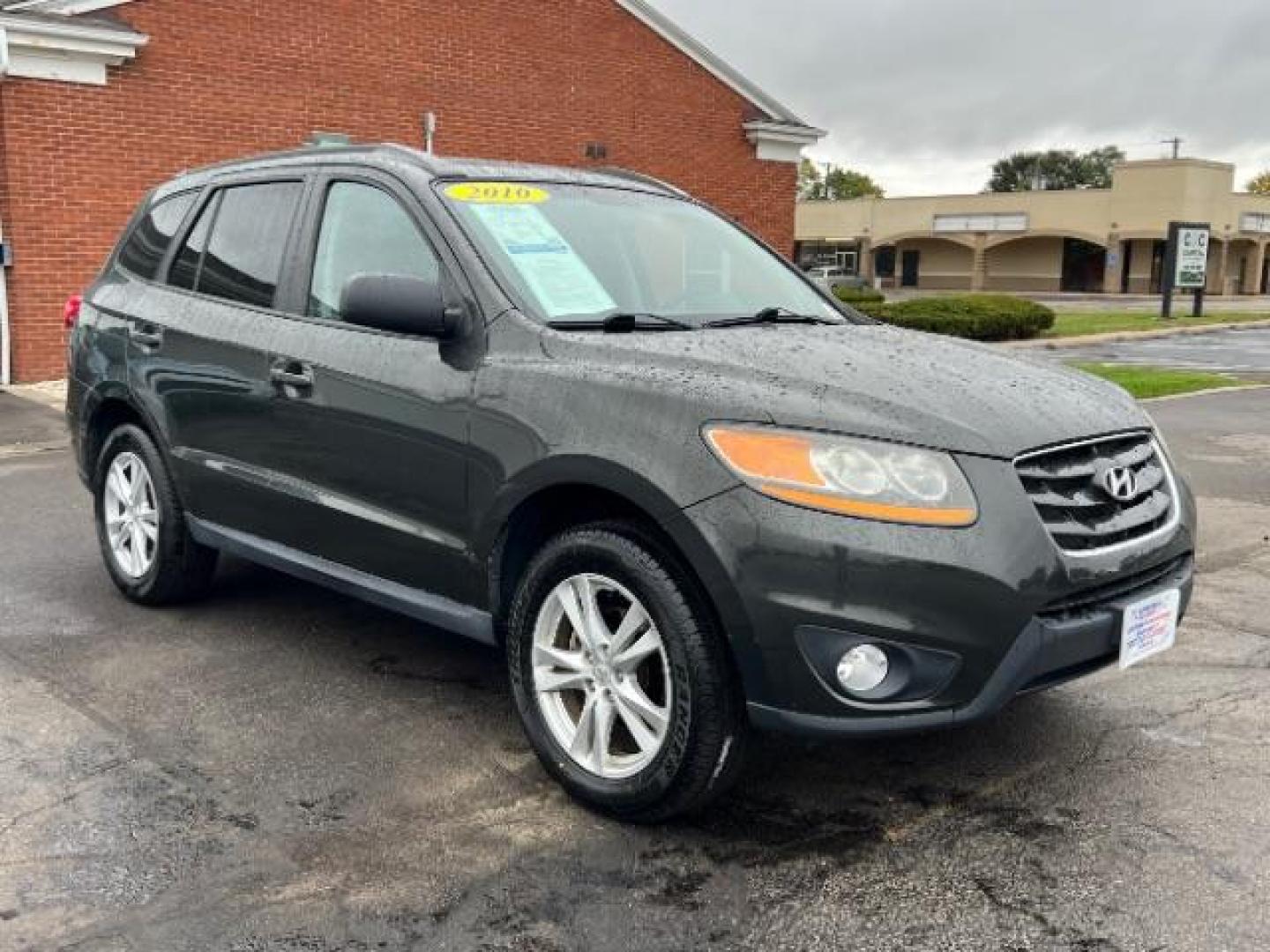 2010 Harbor Gray Metallic Hyundai Santa Fe SE 3.5 FWD (5NMSH4AGXAH) with an 3.5L V6 DOHC 24V engine, 6-Speed Automatic transmission, located at 401 Woodman Dr, Riverside, OH, 45431, (937) 908-9800, 39.760899, -84.123421 - Photo#0