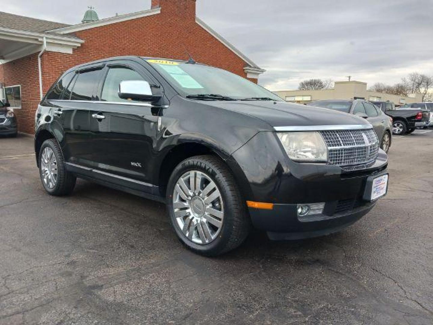 2010 Tuxedo Black Metallic Lincoln MKX AWD (2LMDJ8JC6AB) with an 3.5L V6 DOHC 24V engine, 6-Speed Automatic transmission, located at 880 E. National Road, Vandalia, OH, 45377, (937) 908-9800, 39.891918, -84.183594 - Photo#0