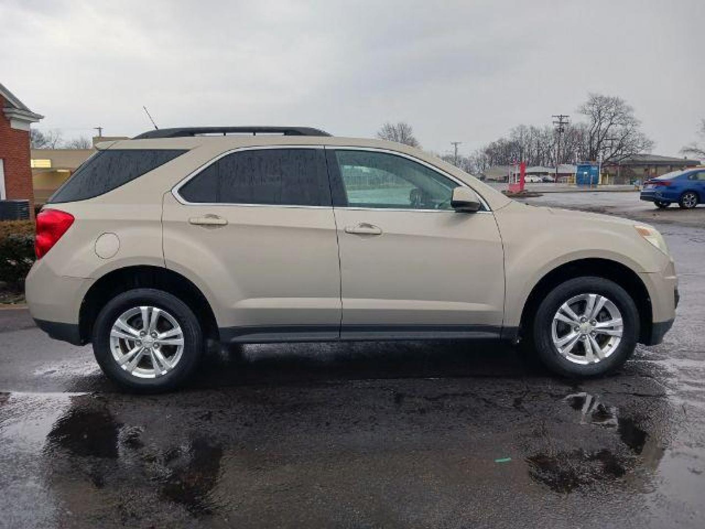 2011 Gold Mist Metallic Chevrolet Equinox 1LT 2WD (2GNALDEC2B1) with an 2.4L L4 DOHC 16V engine, 6-Speed Automatic transmission, located at 1099 N County Rd 25A, Troy, OH, 45373, (937) 908-9800, 40.057079, -84.212883 - Photo#4