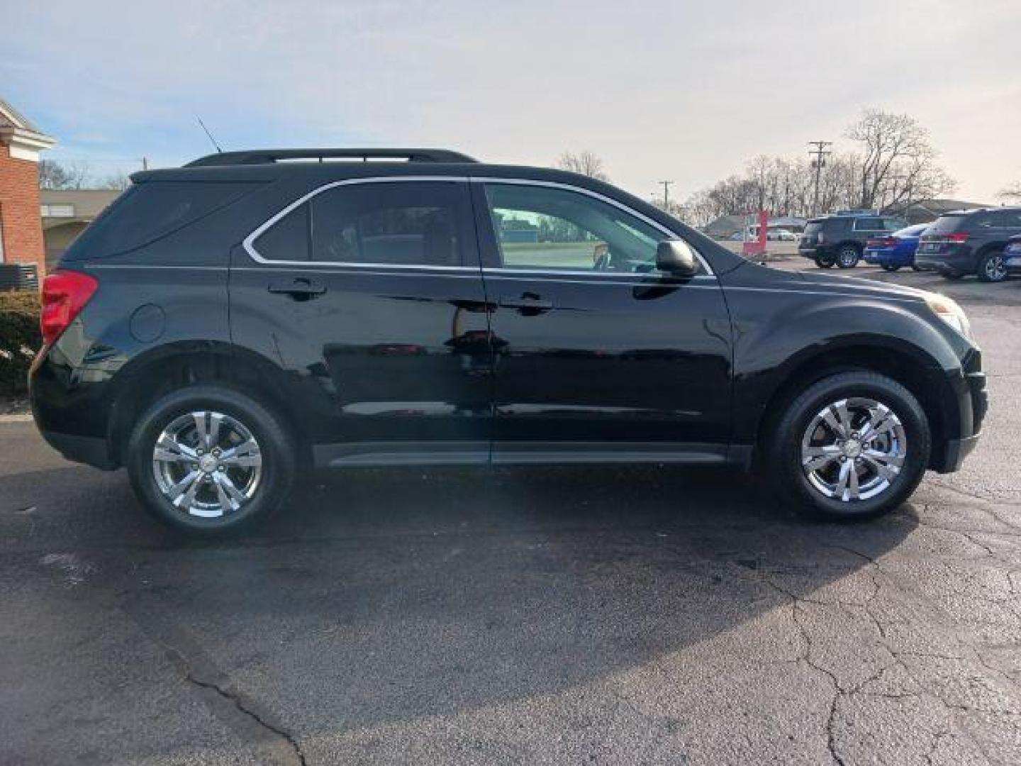 2011 Black Chevrolet Equinox 1LT 2WD (2GNALDEC5B1) with an 2.4L L4 DOHC 16V engine, 6-Speed Automatic transmission, located at 880 E. National Road, Vandalia, OH, 45377, (937) 908-9800, 39.891918, -84.183594 - Photo#4