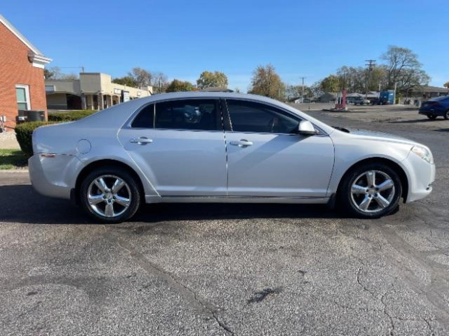 2011 Silver Ice Metallic Chevrolet Malibu 2LT (1G1ZD5E1XBF) with an 2.4L L4 DOHC 16V engine, 6-Speed Automatic transmission, located at 4508 South Dixie Dr, Moraine, OH, 45439, (937) 908-9800, 39.689976, -84.218452 - Photo#5