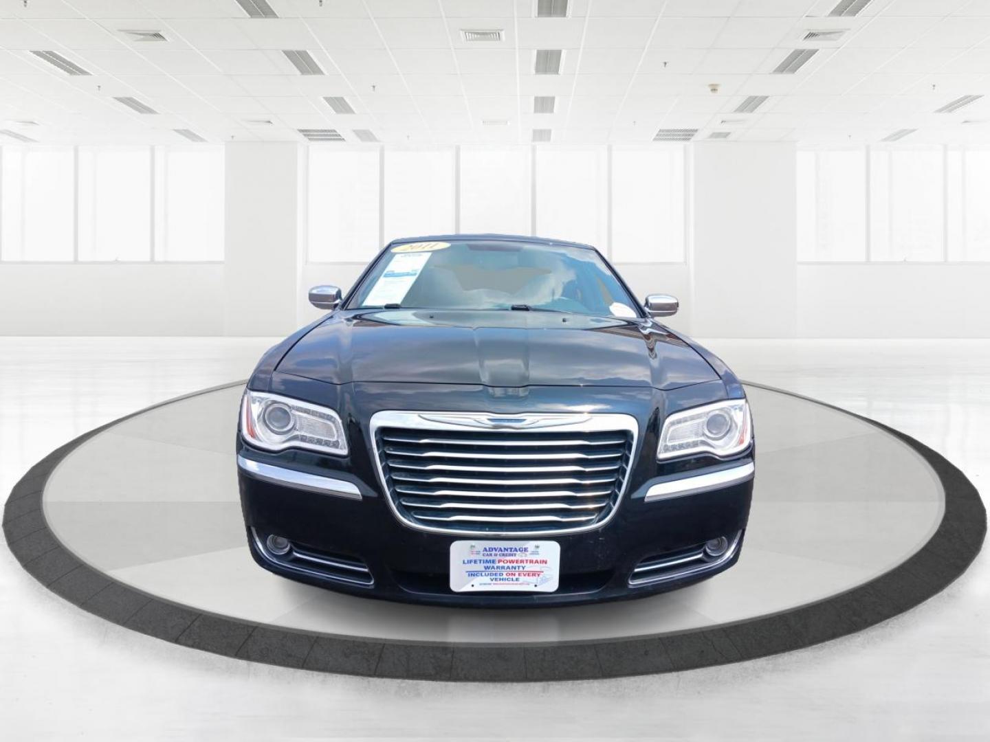 2011 Blackberry Pearl Chrysler 300 (2C3CA5CG4BH) with an 3.6L V6 SOHC 24V engine, 5-Speed Automatic transmission, located at 1230 East Main St, Xenia, OH, 45385, (937) 908-9800, 39.688026, -83.910172 - Photo#6