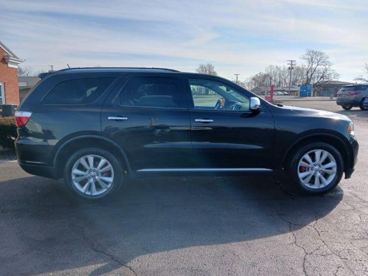 2011 Brilliant Black Crystal Pearl Dodge Durango Crew AWD (1D4SE4GTXBC) with an 5.7L V8 OHV 16V engine, 5-Speed Automatic transmission, located at 1230 East Main St, Xenia, OH, 45385, (937) 908-9800, 39.688026, -83.910172 - Photo#4