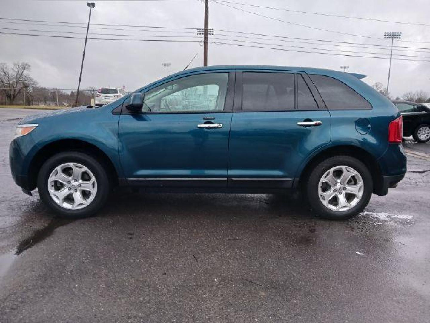 2011 Earth Metallic Ford Edge SEL AWD (2FMDK4JC7BB) with an 3.5L V6 DOHC 24V engine, 6-Speed Automatic transmission, located at 1099 N County Rd 25A, Troy, OH, 45373, (937) 908-9800, 40.057079, -84.212883 - Photo#3