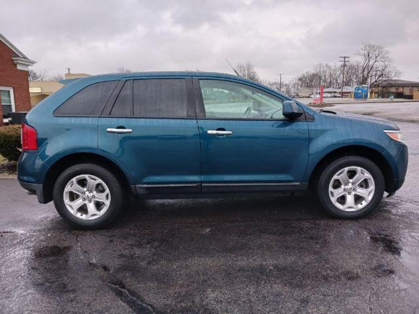 2011 Earth Metallic Ford Edge SEL AWD (2FMDK4JC7BB) with an 3.5L V6 DOHC 24V engine, 6-Speed Automatic transmission, located at 1099 N County Rd 25A, Troy, OH, 45373, (937) 908-9800, 40.057079, -84.212883 - Photo#4