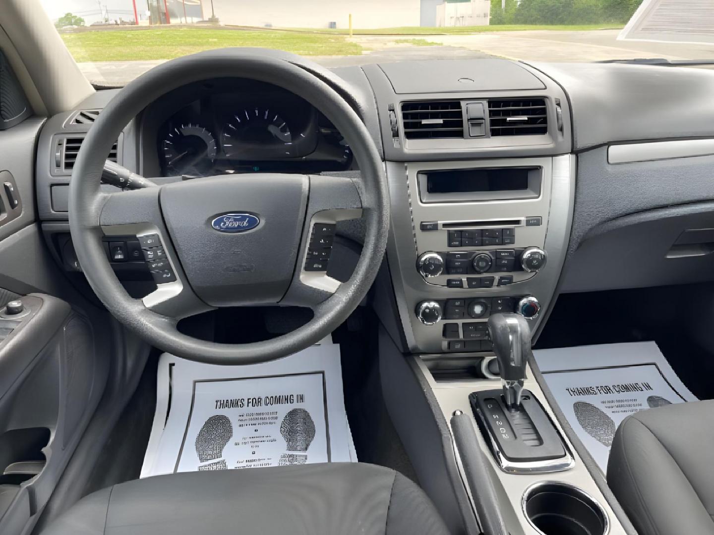 2011 Gray Ford Fusion V6 SE (3FAHP0HG5BR) with an 3.0L V6 DOHC 24V engine, located at 1230 East Main St, Xenia, OH, 45385, (937) 908-9800, 39.688026, -83.910172 - Photo#8