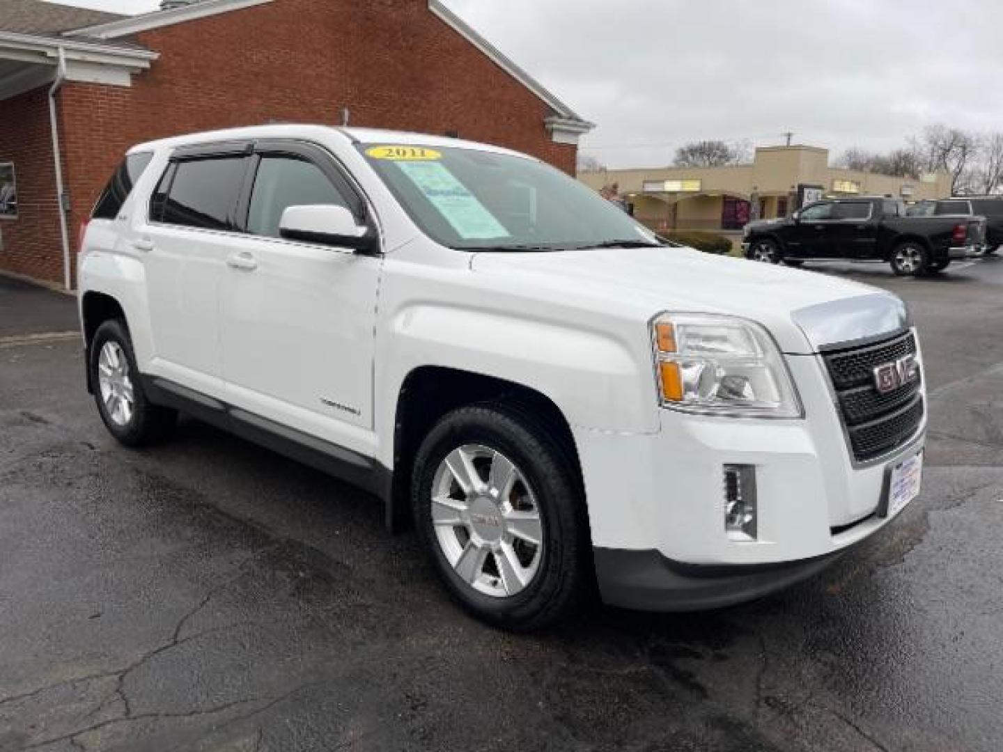 2011 Olympic White GMC Terrain SLE1 FWD (2CTALMEC7B6) with an 2.4L L4 DOHC 16V engine, 6-Speed Automatic transmission, located at 1184 Kauffman Ave, Fairborn, OH, 45324, (937) 908-9800, 39.807072, -84.030914 - Photo#0