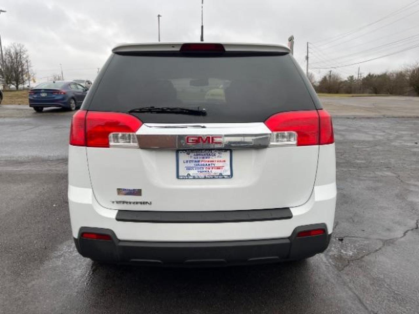 2011 Olympic White GMC Terrain SLE1 FWD (2CTALMEC7B6) with an 2.4L L4 DOHC 16V engine, 6-Speed Automatic transmission, located at 1184 Kauffman Ave, Fairborn, OH, 45324, (937) 908-9800, 39.807072, -84.030914 - Photo#4