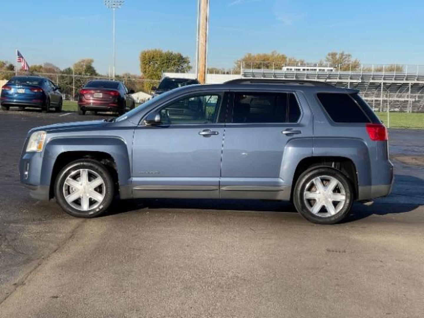 2011 Steel Blue Metallic /Jet Black Cloth Interior GMC Terrain SLE2 FWD (2CTALSEC6B6) with an 2.4L L4 DOHC 16V engine, 6-Speed Automatic transmission, located at 880 E. National Road, Vandalia, OH, 45377, (937) 908-9800, 39.891918, -84.183594 - Photo#2