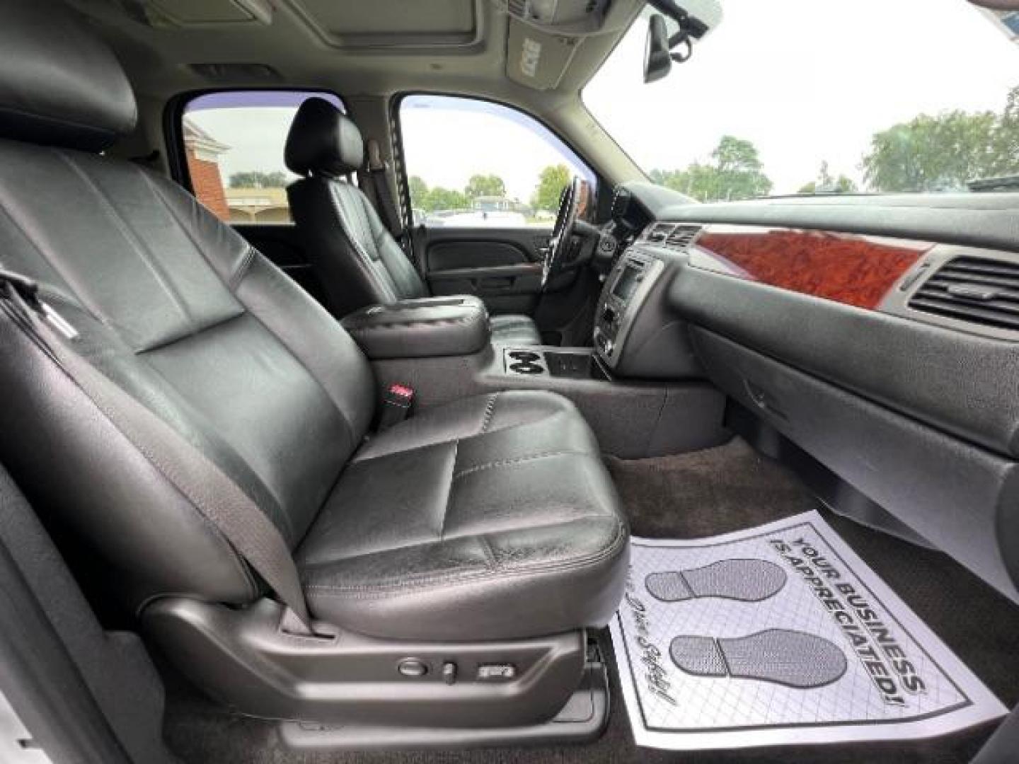 2011 Pure Silver Metallic GMC Yukon SLT1 4WD (1GKS2CE0XBR) with an 5.3L V8 OHV 16V FFV engine, 6-Speed Automatic transmission, located at 401 Woodman Dr, Riverside, OH, 45431, (937) 908-9800, 39.760899, -84.123421 - Third Row - Photo#10