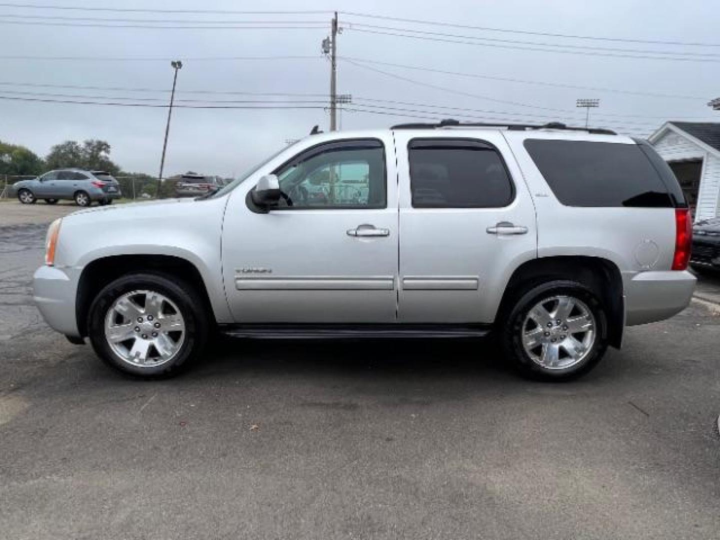 2011 Pure Silver Metallic GMC Yukon SLT1 4WD (1GKS2CE0XBR) with an 5.3L V8 OHV 16V FFV engine, 6-Speed Automatic transmission, located at 401 Woodman Dr, Riverside, OH, 45431, (937) 908-9800, 39.760899, -84.123421 - Third Row - Photo#3