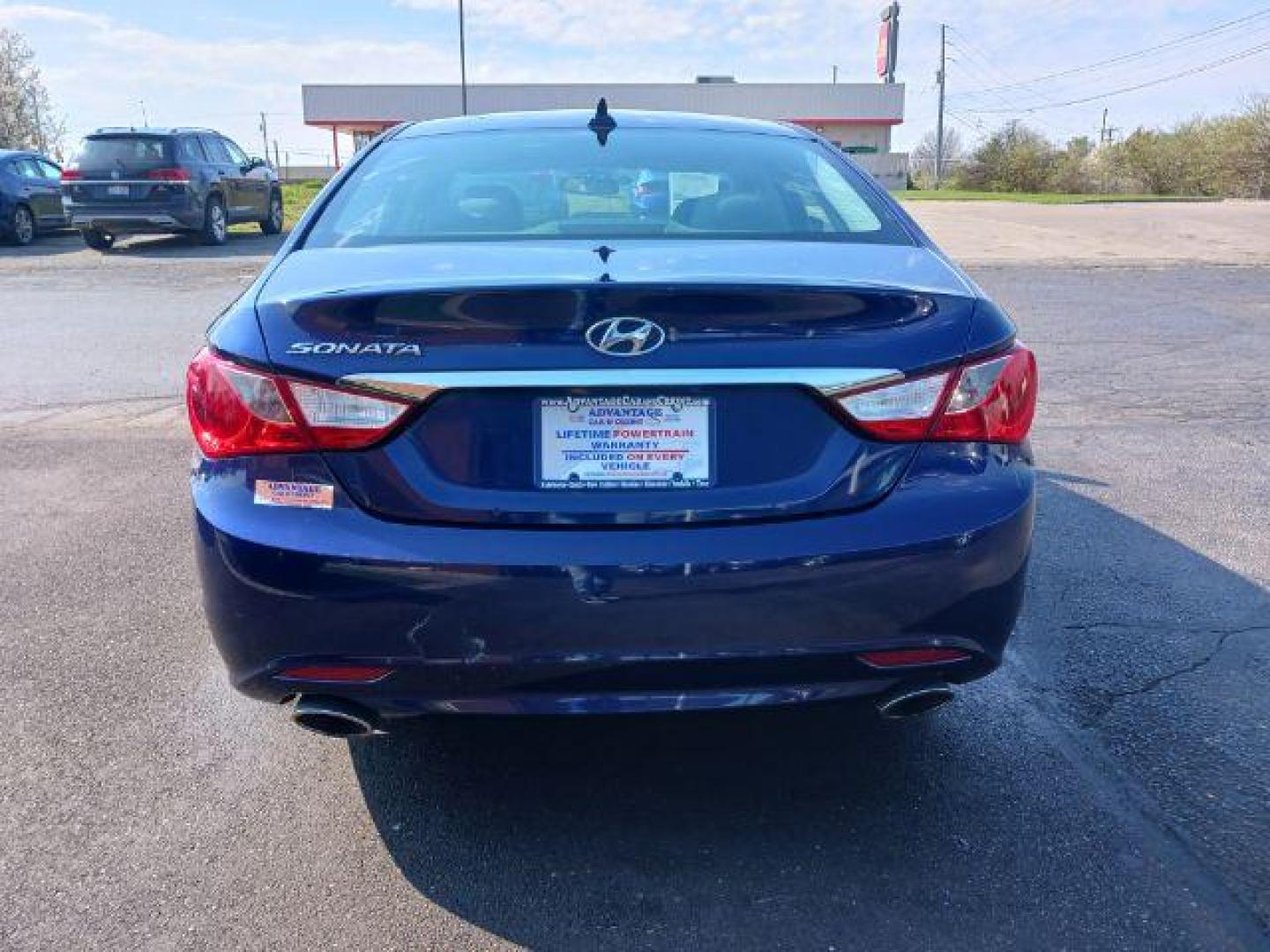 2011 Pacific Blue Pearl Hyundai Sonata SE Auto (5NPEC4AC6BH) with an 2.4L L4 DOHC 16V engine, 6-Speed Automatic transmission, located at 4508 South Dixie Dr, Moraine, OH, 45439, (937) 908-9800, 39.689976, -84.218452 - Photo#5