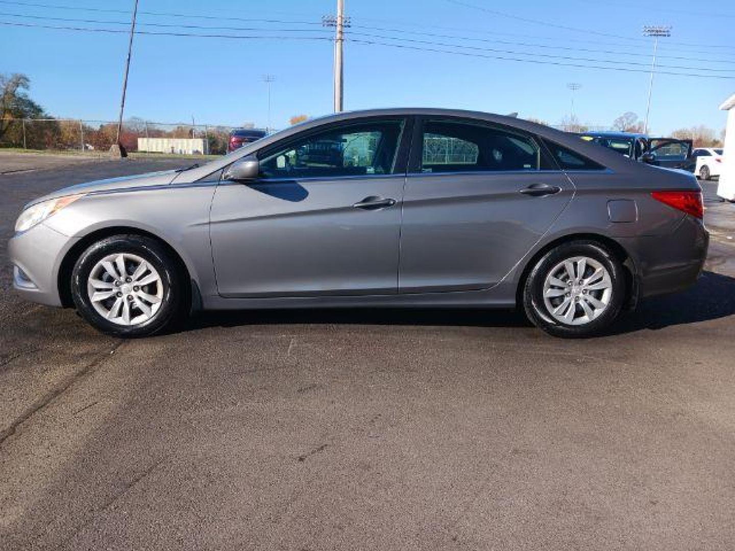 2011 Harbor Gray Metallic Hyundai Sonata GLS Auto (5NPEB4AC0BH) with an 2.4L L4 DOHC 16V engine, 6-Speed Automatic transmission, located at 1099 N County Rd 25A, Troy, OH, 45373, (937) 908-9800, 40.057079, -84.212883 - Photo#3