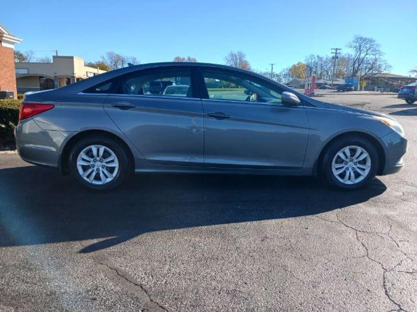 2011 Harbor Gray Metallic Hyundai Sonata GLS Auto (5NPEB4AC0BH) with an 2.4L L4 DOHC 16V engine, 6-Speed Automatic transmission, located at 1099 N County Rd 25A, Troy, OH, 45373, (937) 908-9800, 40.057079, -84.212883 - Photo#4