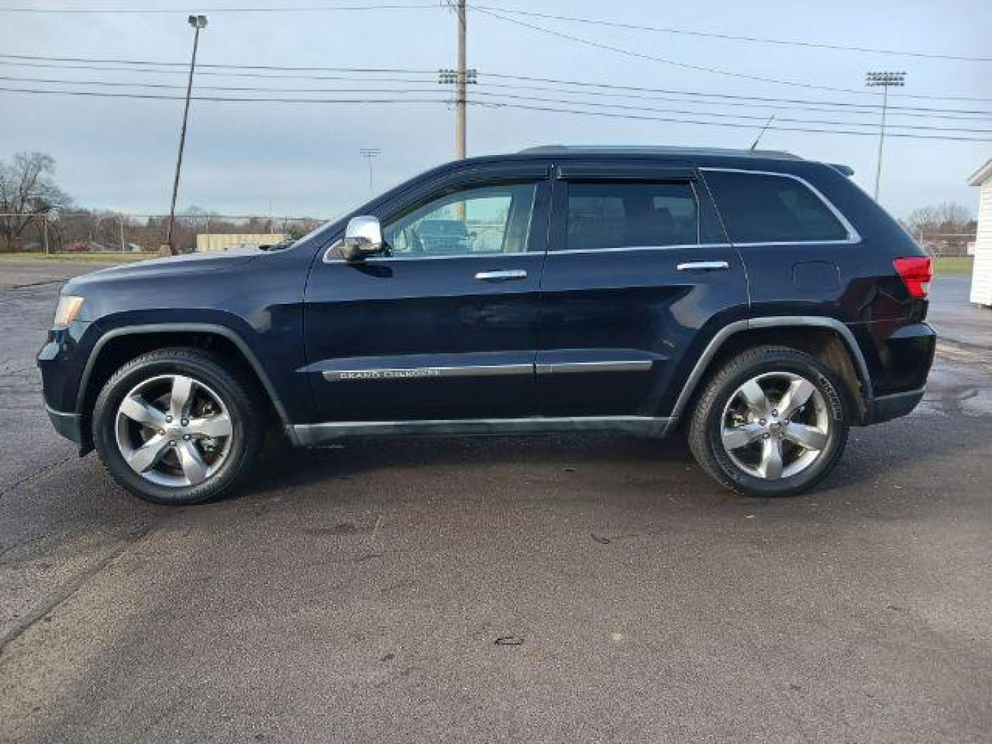 2011 Blue Jeep Grand Cherokee Limited 4WD (1J4RR5GT0BC) with an 5.7L V8 OHV 16V engine, 5-Speed Automatic transmission, located at 401 Woodman Dr, Riverside, OH, 45431, (937) 908-9800, 39.760899, -84.123421 - Photo#3