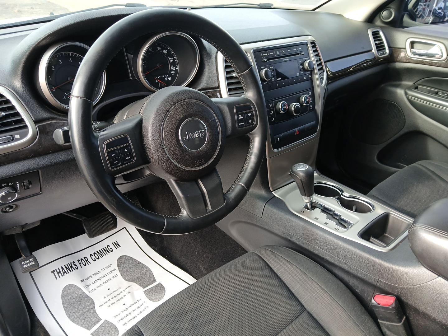 2011 Bright Silver Metallic Jeep Grand Cherokee Laredo 4WD (1J4RR4GG4BC) with an 3.6L V6 DOHC 24V engine, 5-Speed Automatic transmission, located at 1951 S Dayton Lakeview Rd., New Carlisle, OH, 45344, (937) 908-9800, 39.890999, -84.050255 - Photo#8