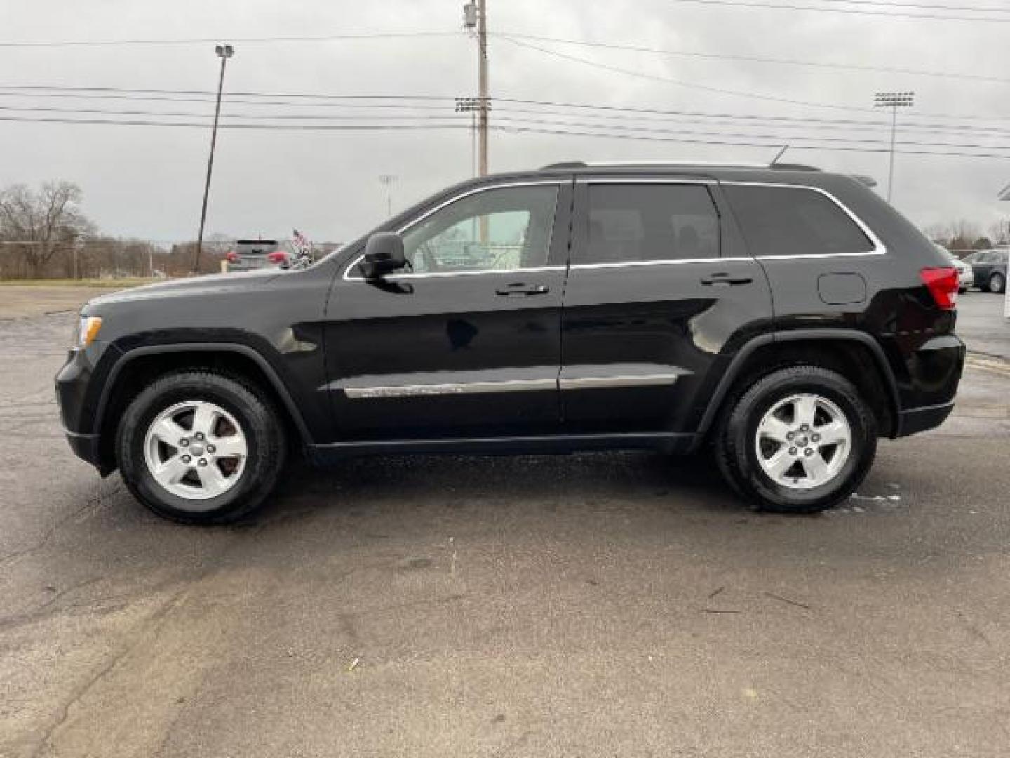 2011 Brilliant Black Crystal Pearl Jeep Grand Cherokee Laredo 4WD (1J4RR4GG4BC) with an 3.6L V6 DOHC 24V engine, 5-Speed Automatic transmission, located at 880 E. National Road, Vandalia, OH, 45377, (937) 908-9800, 39.891918, -84.183594 - Photo#2