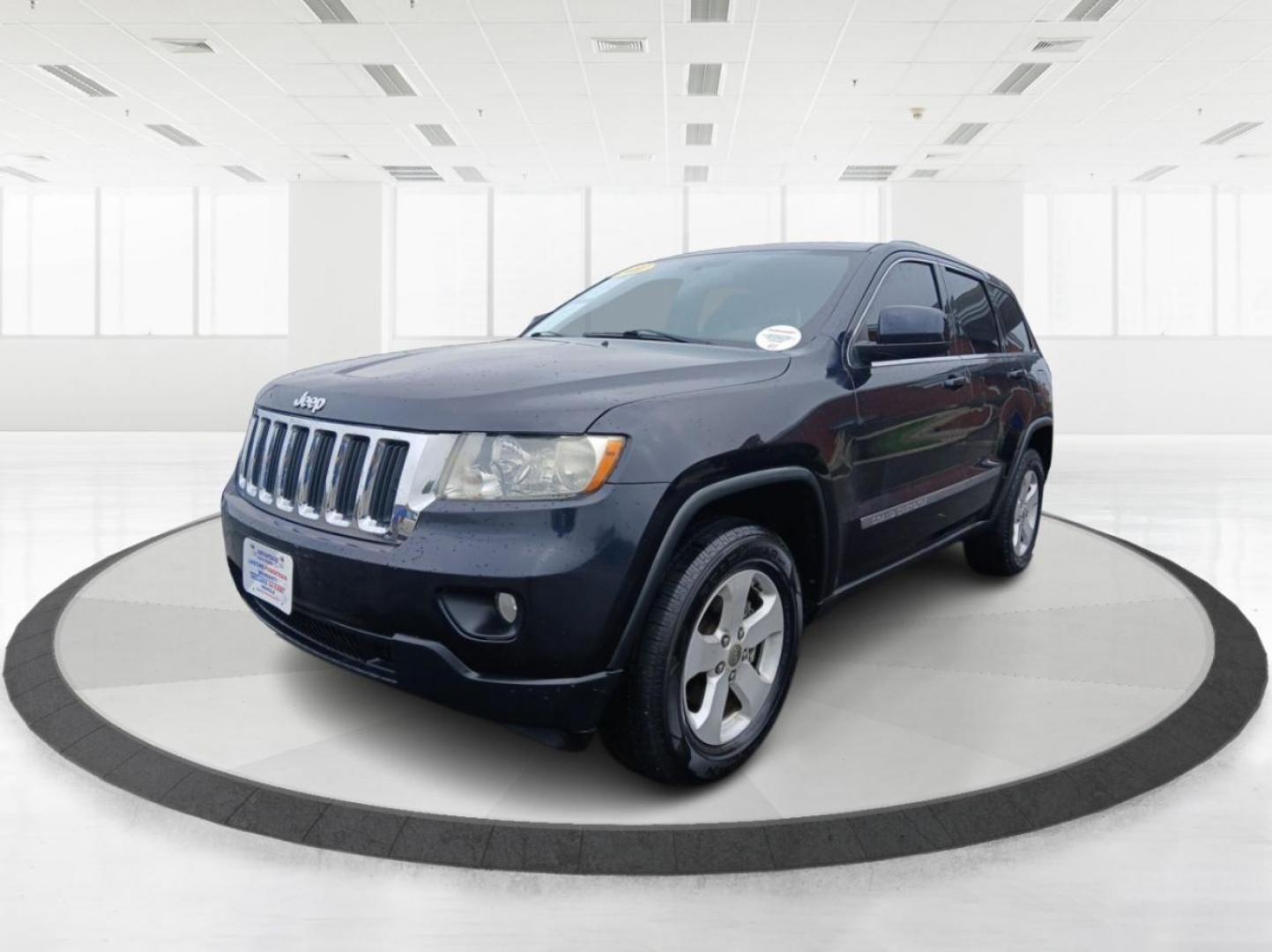 2011 Brilliant Black Crystal Pearl Jeep Grand Cherokee Laredo 4WD (1J4RR4GG9BC) with an 3.6L V6 DOHC 24V engine, 5-Speed Automatic transmission, located at 880 E. National Road, Vandalia, OH, 45377, (937) 908-9800, 39.891918, -84.183594 - Photo#7