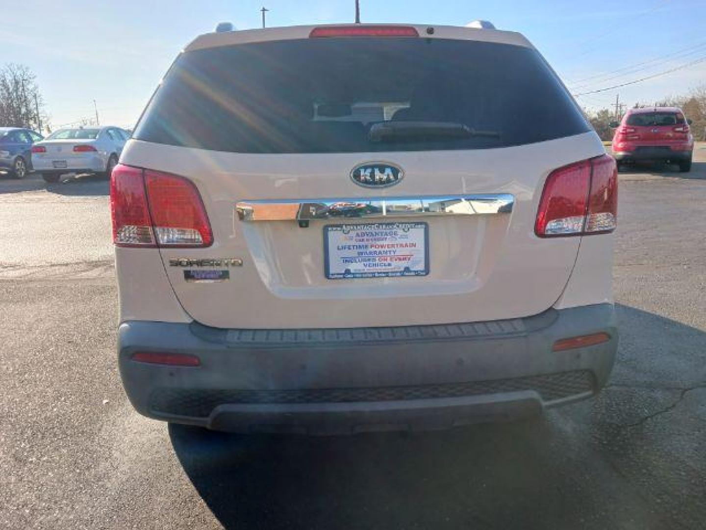 2011 White Sand Beige Kia Sorento LX 2WD (5XYKT4A17BG) with an 2.4L L4 DOHC 16V engine, 6-Speed Automatic transmission, located at 1951 S Dayton Lakeview Rd., New Carlisle, OH, 45344, (937) 908-9800, 39.890999, -84.050255 - Photo#5