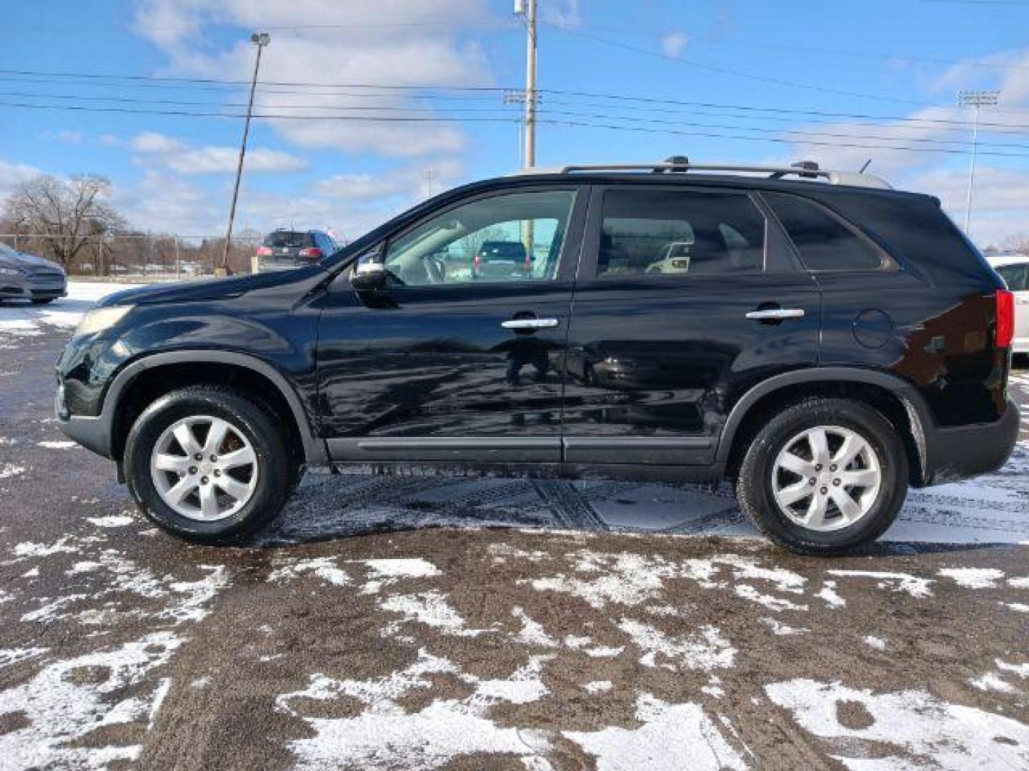 2011 Ebony Black Kia Sorento LX 2WD (5XYKT3A11BG) with an 2.4L L4 DOHC 16V engine, 6-Speed Automatic transmission, located at 1951 S Dayton Lakeview Rd., New Carlisle, OH, 45344, (937) 908-9800, 39.890999, -84.050255 - Photo#3