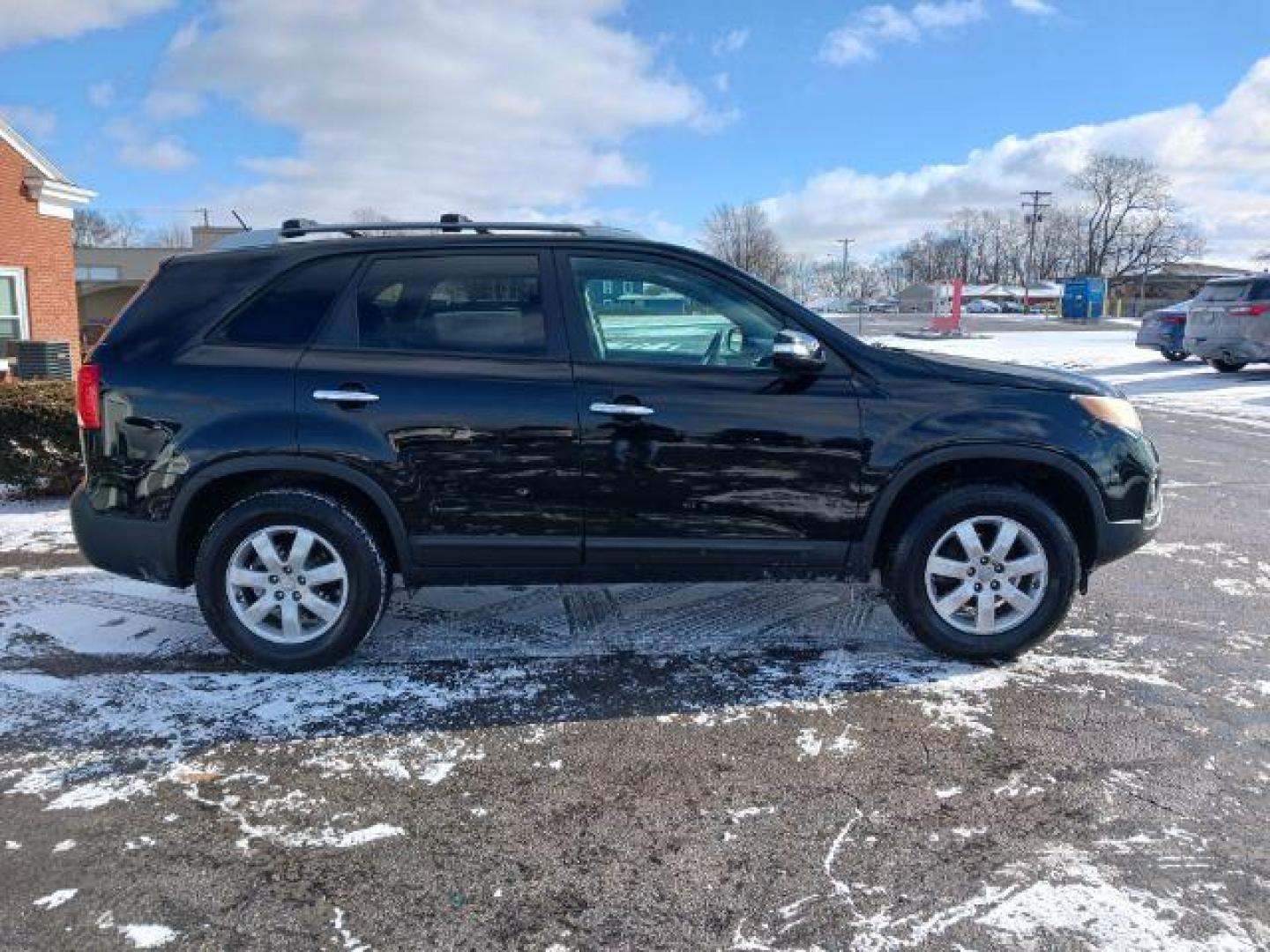 2011 Ebony Black Kia Sorento LX 2WD (5XYKT3A11BG) with an 2.4L L4 DOHC 16V engine, 6-Speed Automatic transmission, located at 1951 S Dayton Lakeview Rd., New Carlisle, OH, 45344, (937) 908-9800, 39.890999, -84.050255 - Photo#4