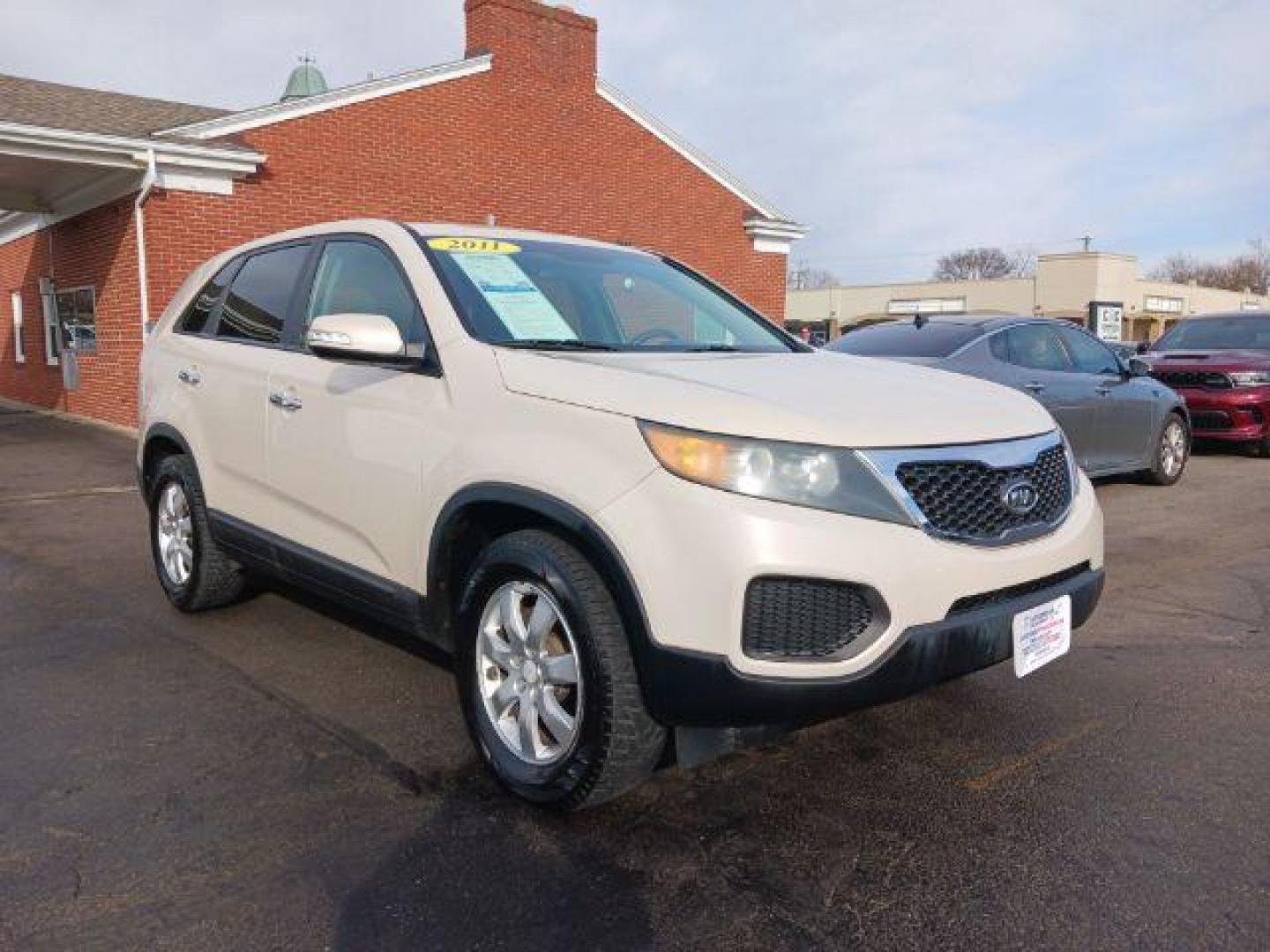 2011 Snow White Pearl Kia Sorento LX 2WD (5XYKT3A14BG) with an 2.4L L4 DOHC 16V engine, 6-Speed Automatic transmission, located at 1230 East Main St, Xenia, OH, 45385, (937) 908-9800, 39.688026, -83.910172 - Photo#0