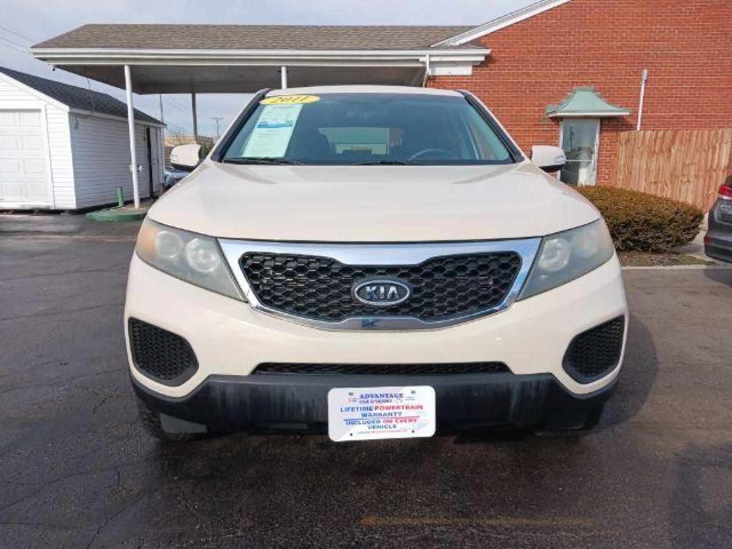 2011 Snow White Pearl Kia Sorento LX 2WD (5XYKT3A14BG) with an 2.4L L4 DOHC 16V engine, 6-Speed Automatic transmission, located at 1230 East Main St, Xenia, OH, 45385, (937) 908-9800, 39.688026, -83.910172 - Photo#1