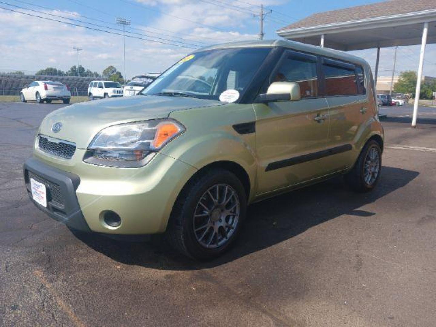 2011 Alien Metallic Kia Soul + (KNDJT2A28B7) with an 2.0L L4 DOHC 16V engine, located at 1230 East Main St, Xenia, OH, 45385, (937) 908-9800, 39.688026, -83.910172 - Photo#2