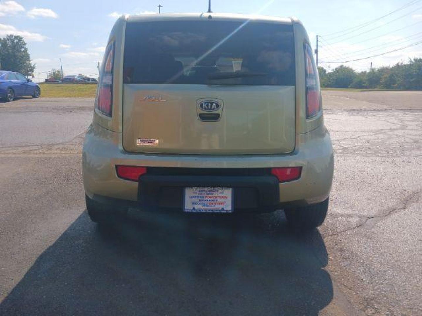 2011 Alien Metallic Kia Soul + (KNDJT2A28B7) with an 2.0L L4 DOHC 16V engine, located at 1230 East Main St, Xenia, OH, 45385, (937) 908-9800, 39.688026, -83.910172 - Photo#5