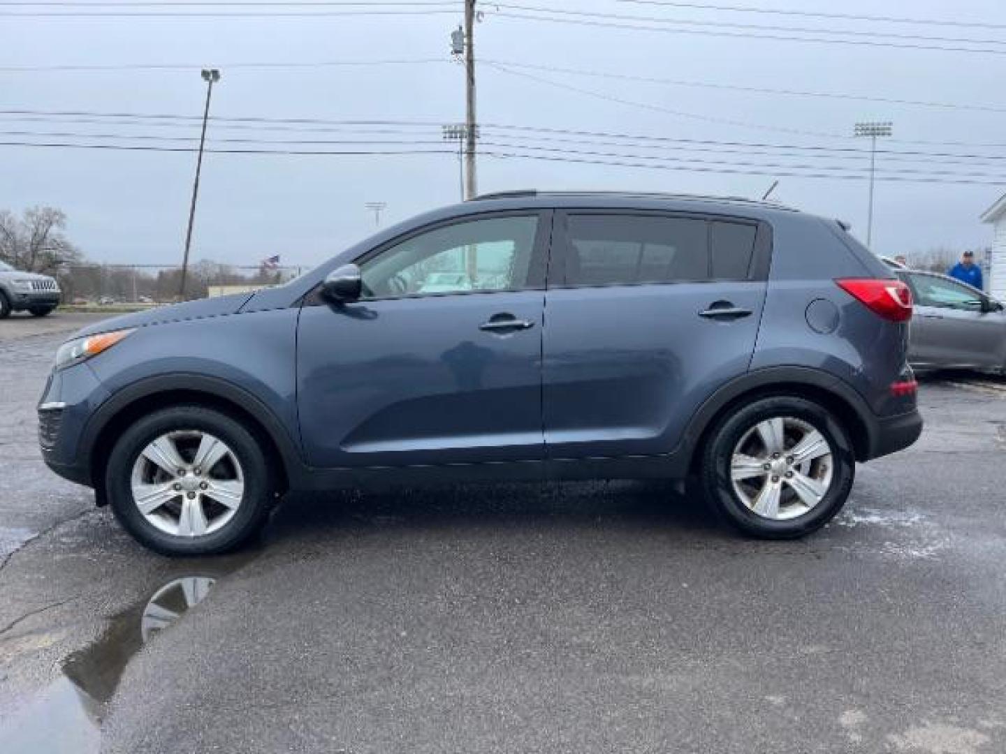 2011 Retro Blue Metallic Kia Sportage LX FWD (KNDPB3A22B7) with an 2.4L V6 DOHC 24V engine, 6-Speed Automatic transmission, located at 1230 East Main St, Xenia, OH, 45385, (937) 908-9800, 39.688026, -83.910172 - Photo#2