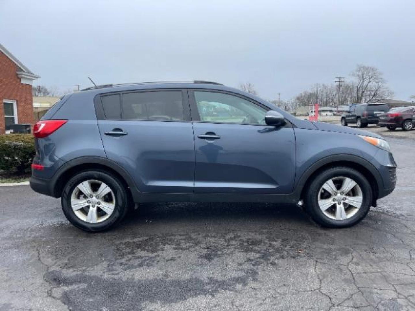 2011 Retro Blue Metallic Kia Sportage LX FWD (KNDPB3A22B7) with an 2.4L V6 DOHC 24V engine, 6-Speed Automatic transmission, located at 1230 East Main St, Xenia, OH, 45385, (937) 908-9800, 39.688026, -83.910172 - Photo#3