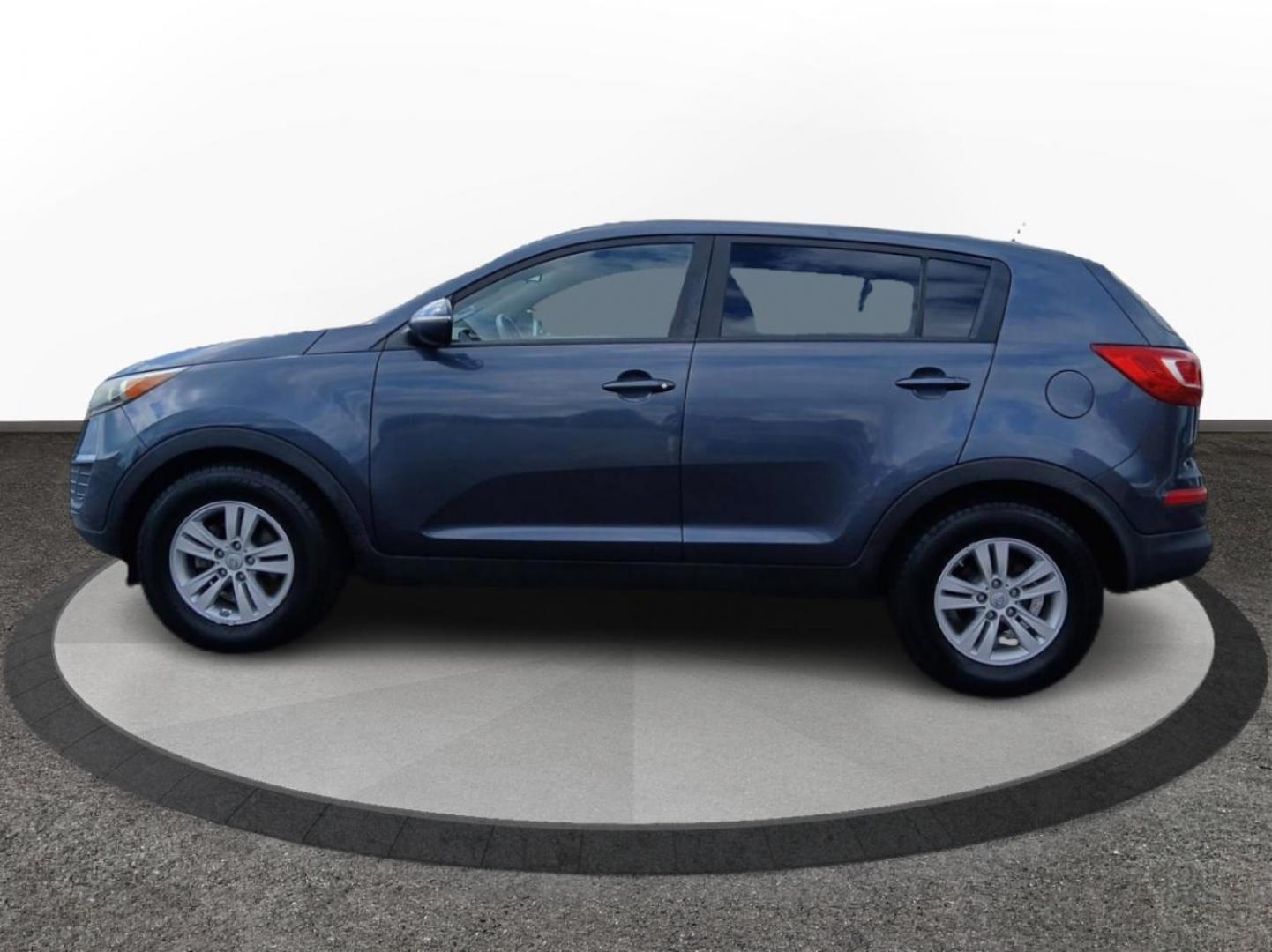 2011 Retro Blue Metallic Kia Sportage (KNDPB3A24B7) with an 2.4L V6 DOHC 24V engine, 6-Speed Automatic transmission, located at 1230 East Main St, Xenia, OH, 45385, (937) 908-9800, 39.688026, -83.910172 - Photo#5