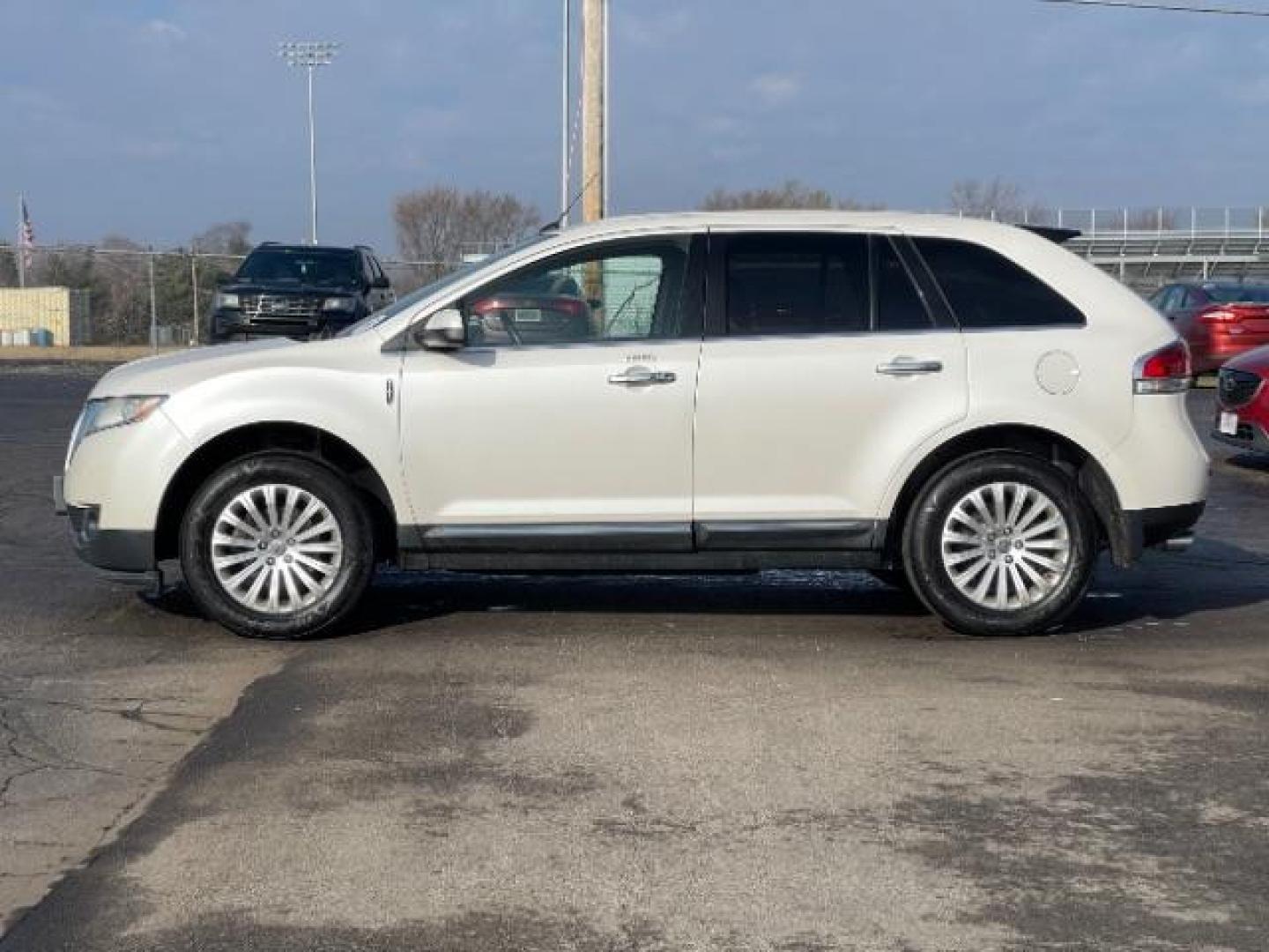 2011 White Platinum Metallic Tri Coat Lincoln MKX FWD (2LMDJ6JK8BB) with an 3.7L V6 DOHC 24V engine, 6-Speed Automatic transmission, located at 1099 N County Rd 25A, Troy, OH, 45373, (937) 908-9800, 40.057079, -84.212883 - Photo#2