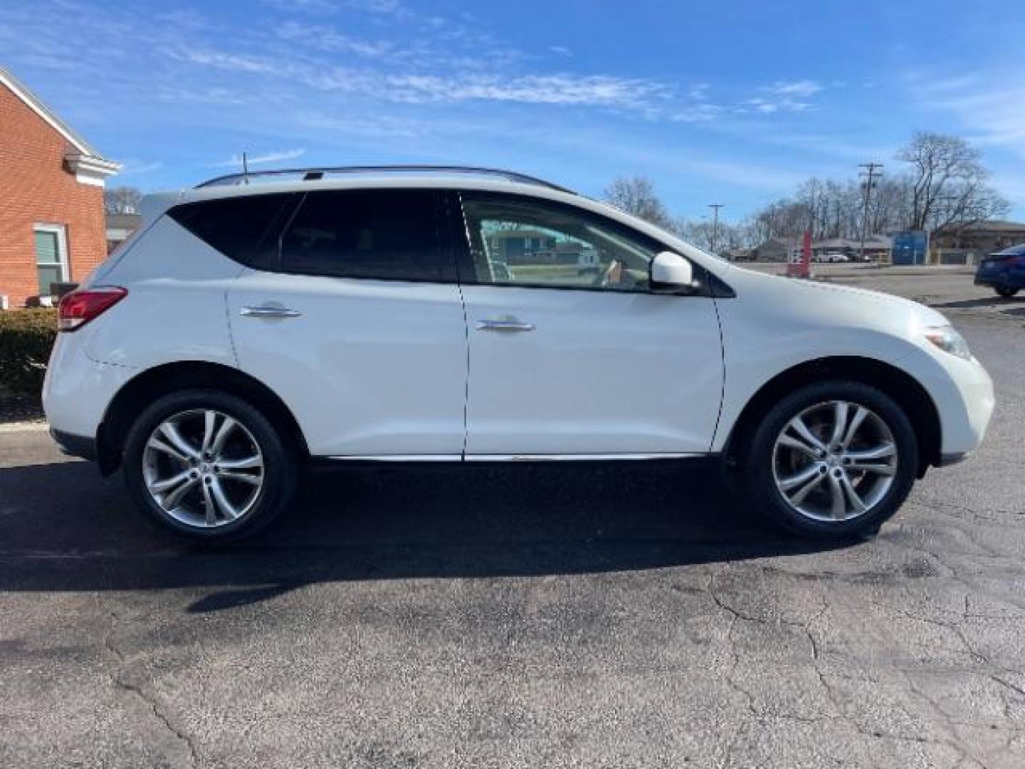 2011 Glacier Pearl Nissan Murano LE AWD (JN8AZ1MW8BW) with an 3.5L V6 DOHC 24V engine, Continuously Variable Transmission transmission, located at 401 Woodman Dr, Riverside, OH, 45431, (937) 908-9800, 39.760899, -84.123421 - Photo#4