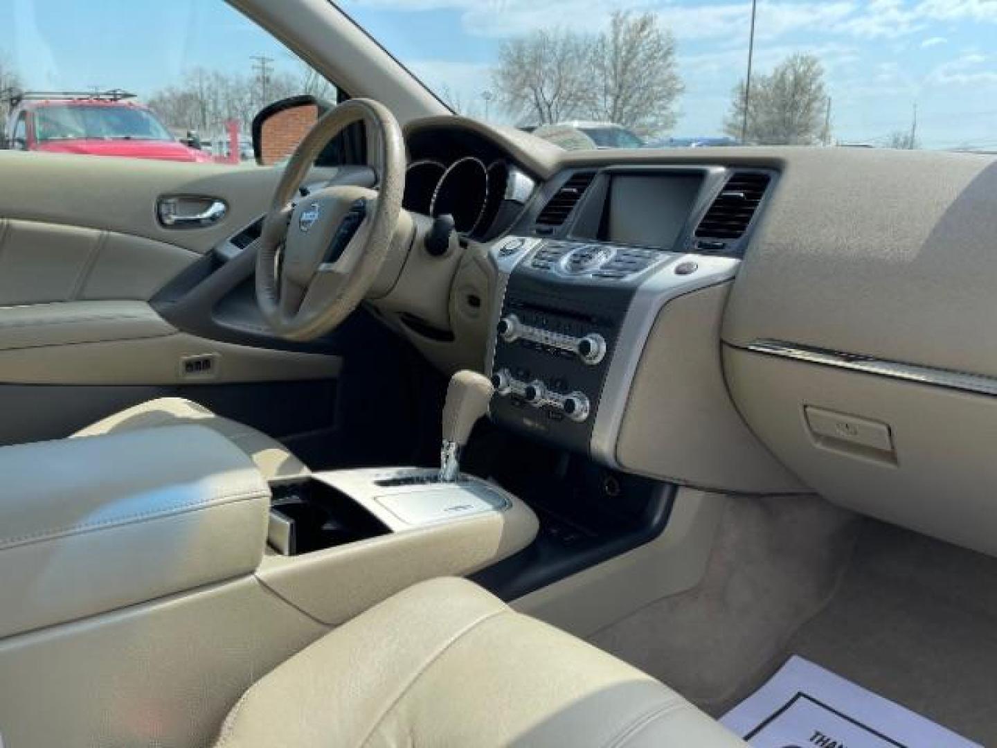 2011 Brilliant Silver Metallic Nissan Murano SL AWD (JN8AZ1MW1BW) with an 3.5L V6 DOHC 24V engine, Continuously Variable Transmission transmission, located at 401 Woodman Dr, Riverside, OH, 45431, (937) 908-9800, 39.760899, -84.123421 - Photo#8