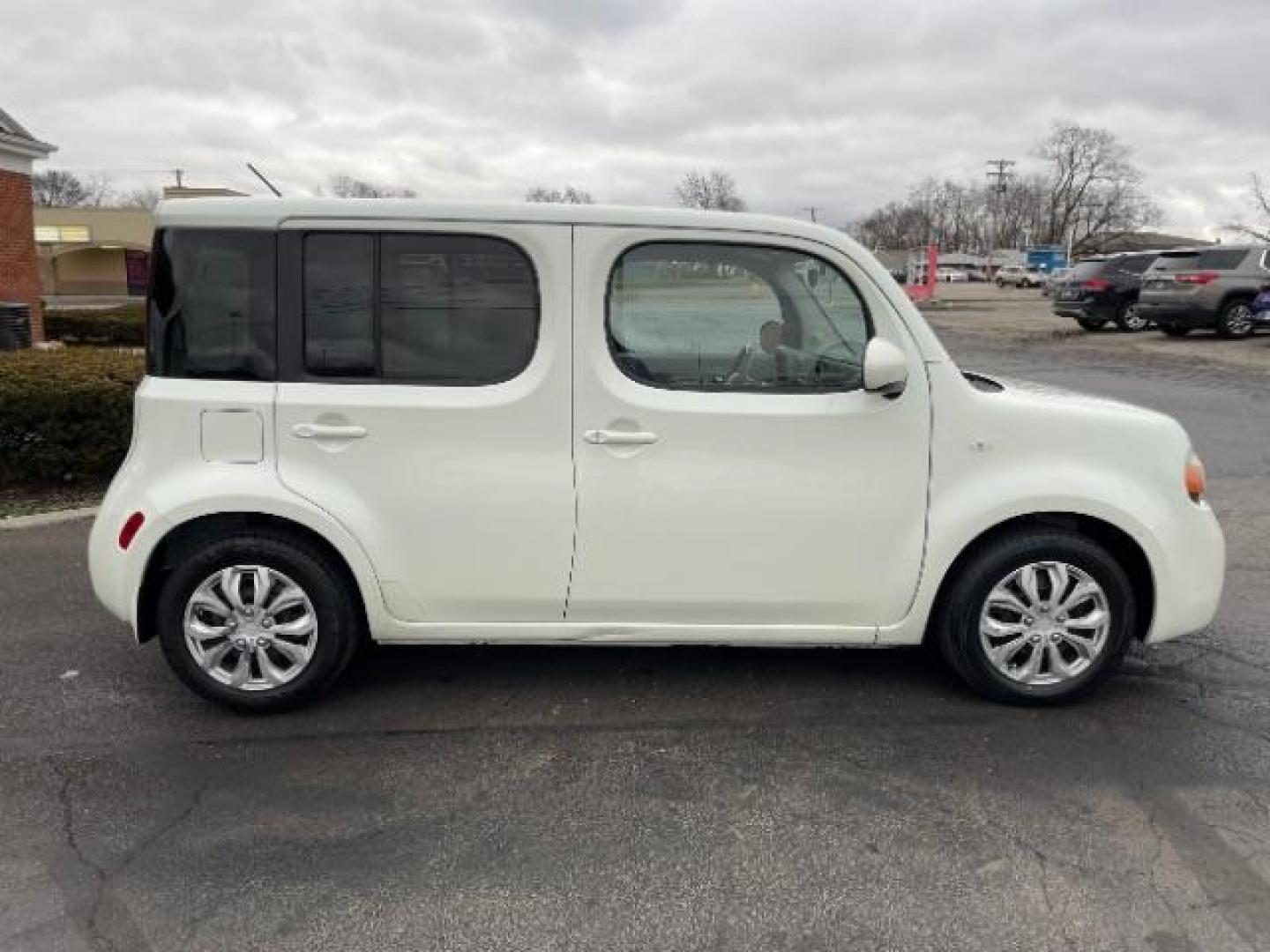 2011 White Pearl Nissan cube 1.8 S (JN8AZ2KR4BT) with an 1.8L L4 DOHC 16V engine, located at 401 Woodman Dr, Riverside, OH, 45431, (937) 908-9800, 39.760899, -84.123421 - Photo#3