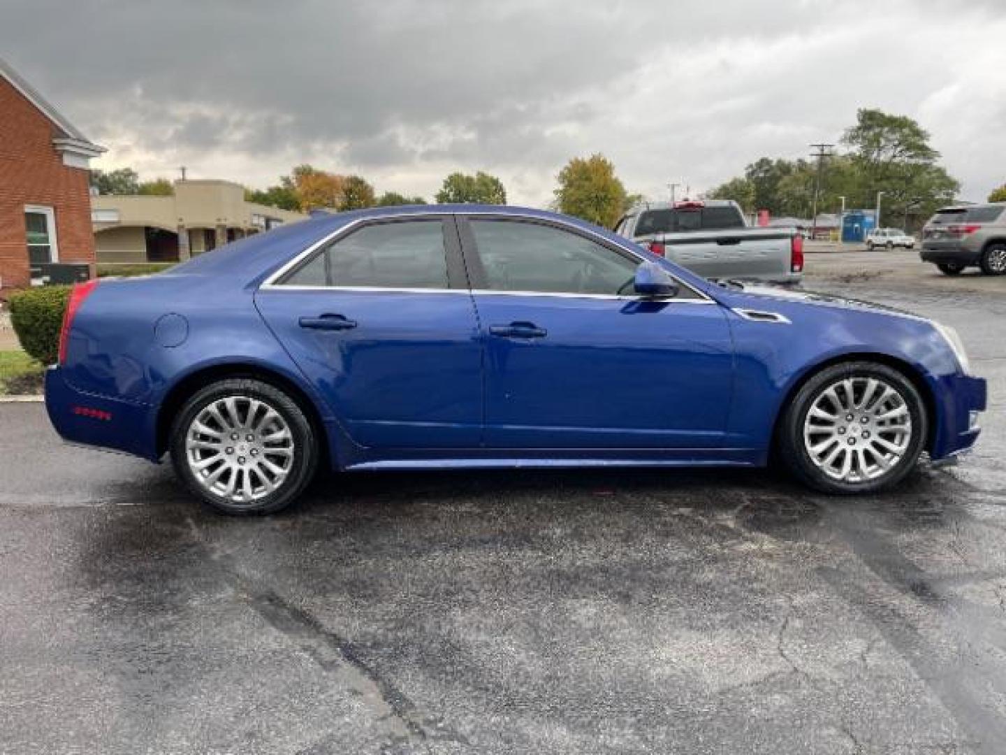 2012 Opulent Blue Metallic Cadillac CTS 3.6L Performance AWD (1G6DL5E37C0) with an 3.6L V6 DOHC 24V FFV engine, 6-Speed Automatic transmission, located at 1230 East Main St, Xenia, OH, 45385, (937) 908-9800, 39.688026, -83.910172 - Photo#3