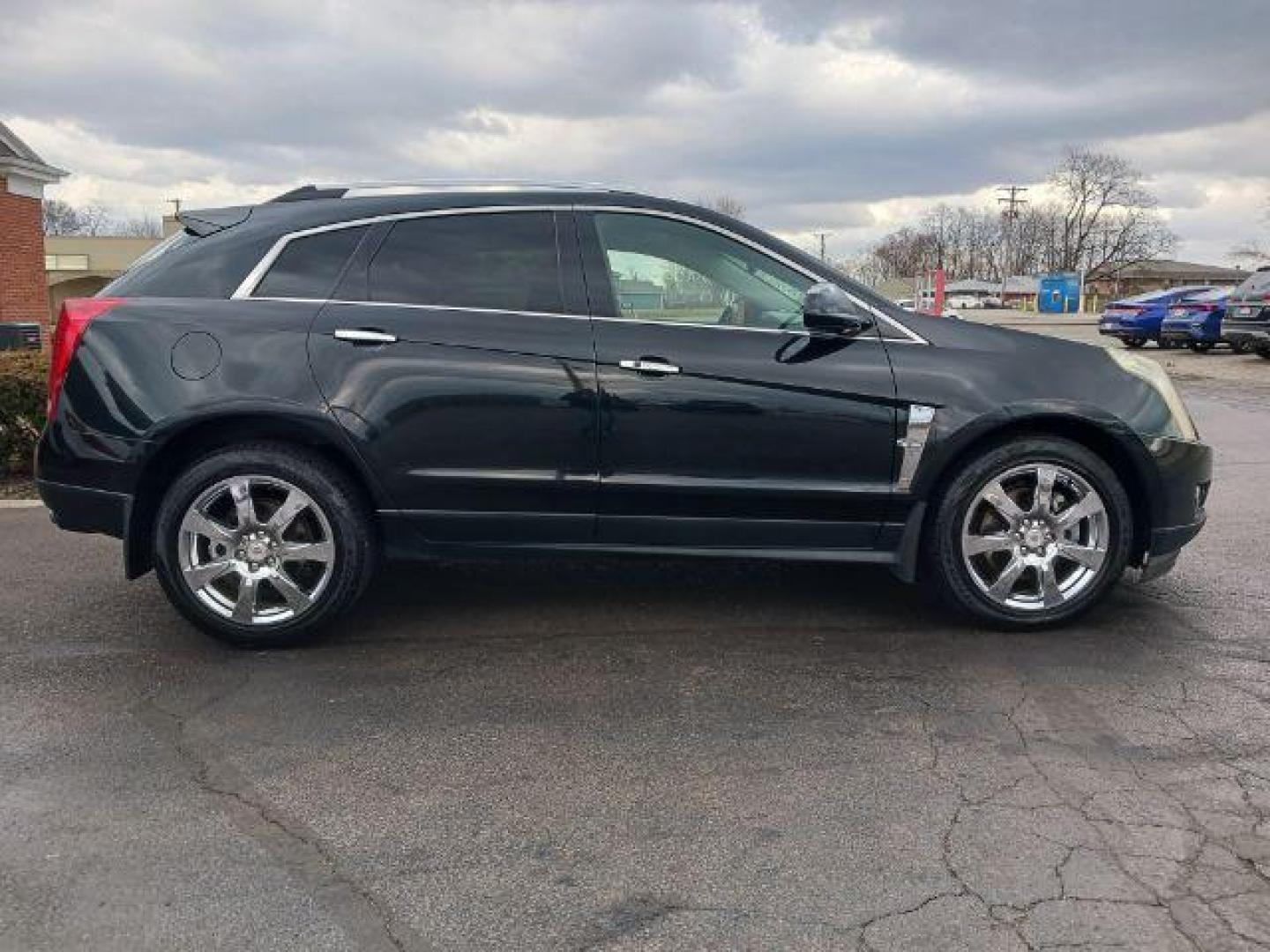 2012 Black Ice Metallic Cadillac SRX Premium AWD (3GYFNFE30CS) with an 3.6L V6 DOHC 24V FFV engine, 6-Speed Automatic transmission, located at 1230 East Main St, Xenia, OH, 45385, (937) 908-9800, 39.688026, -83.910172 - Photo#4