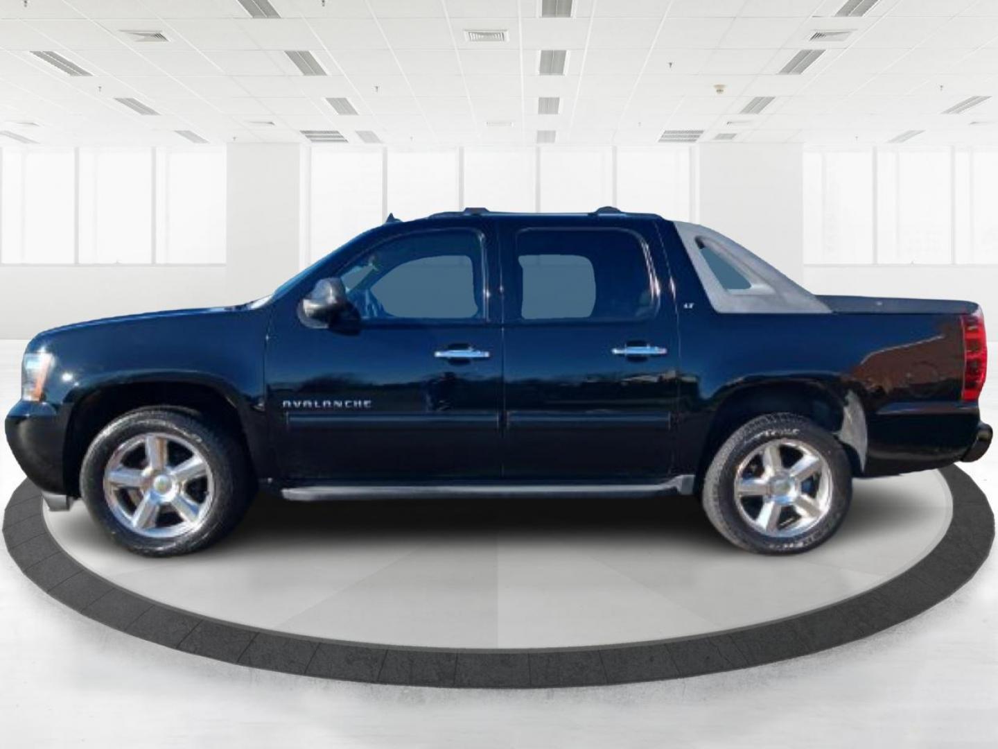 2012 Chevrolet Avalanche LT 4WD (3GNTKFE72CG) with an 5.3L V8 OHV 16V FFV engine, 4-Speed Automatic transmission, located at 8750 N County Rd 25A, Piqua, OH, 45356, (937) 908-9800, 40.164391, -84.232513 - 2012 Chevrolet Avalanche LT 4WD - Photo#3