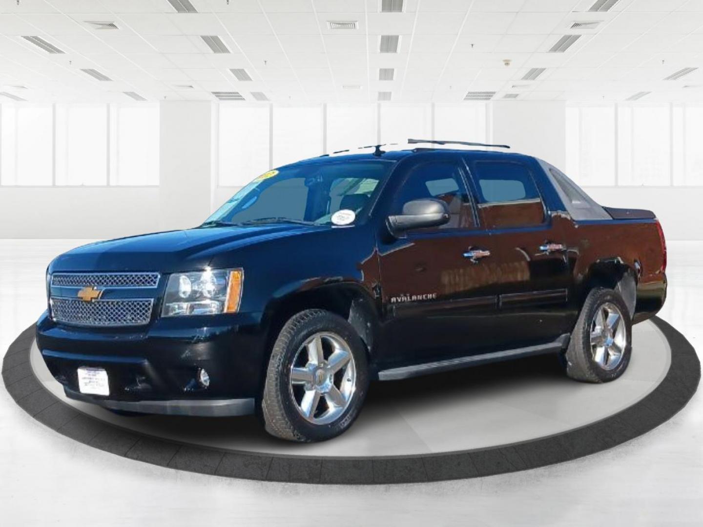 2012 Black Chevrolet Avalanche (3GNTKFE72CG) with an 5.3L V8 OHV 16V FFV engine, 4-Speed Automatic transmission, located at 401 Woodman Dr, Riverside, OH, 45431, (937) 908-9800, 39.760899, -84.123421 - Photo#5