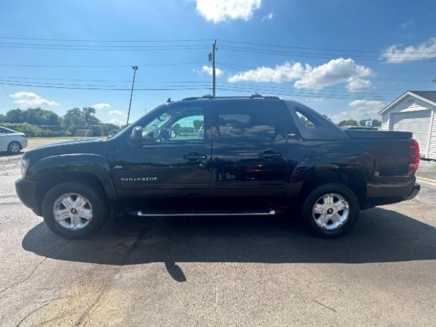 2012 Black Chevrolet Avalanche LT 4WD (3GNTKFE73CG) with an 5.3L V8 OHV 16V FFV engine, 4-Speed Automatic transmission, located at 1184 Kauffman Ave, Fairborn, OH, 45324, (937) 908-9800, 39.807072, -84.030914 - Photo#3