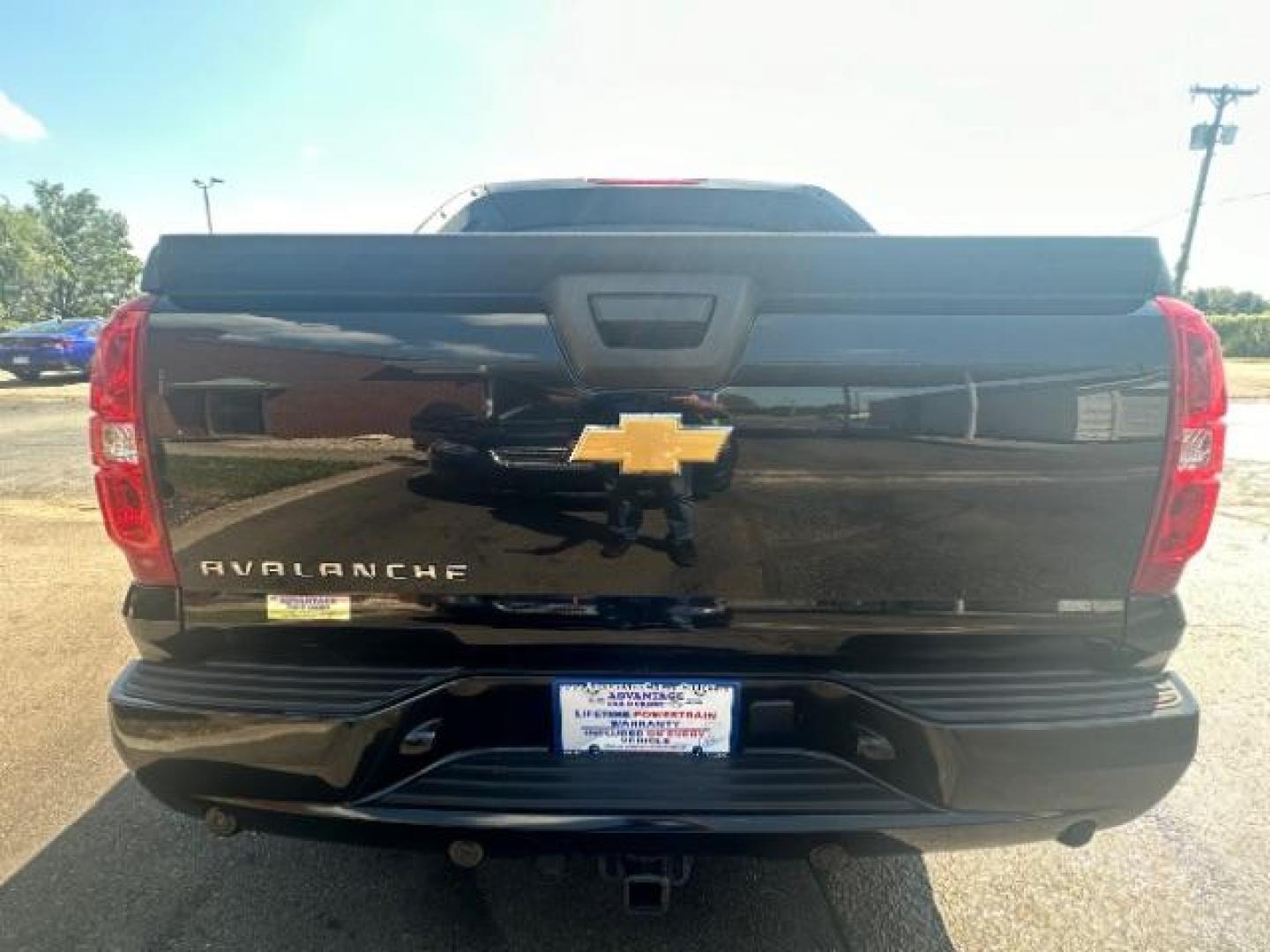 2012 Black Chevrolet Avalanche LT 4WD (3GNTKFE73CG) with an 5.3L V8 OHV 16V FFV engine, 4-Speed Automatic transmission, located at 1184 Kauffman Ave, Fairborn, OH, 45324, (937) 908-9800, 39.807072, -84.030914 - Photo#4