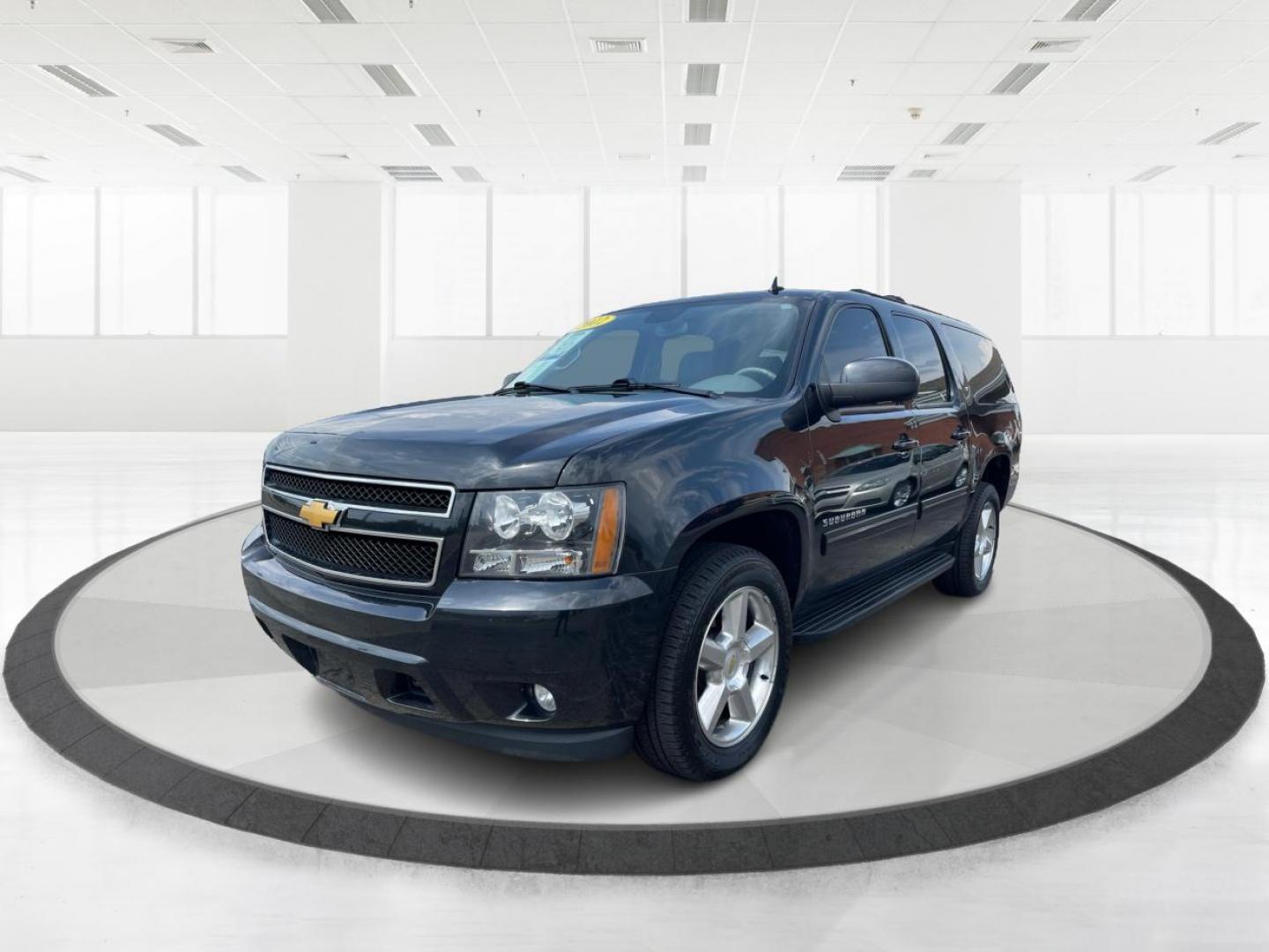 2012 Chevrolet Suburban LT 1500 4WD (1GNSKJE71CR) with an 5.3L V8 OHV 16V FFV engine, 6-Speed Automatic transmission, located at 1230 East Main St, Xenia, OH, 45385, (937) 908-9800, 39.688026, -83.910172 - Third Row - Photo#7